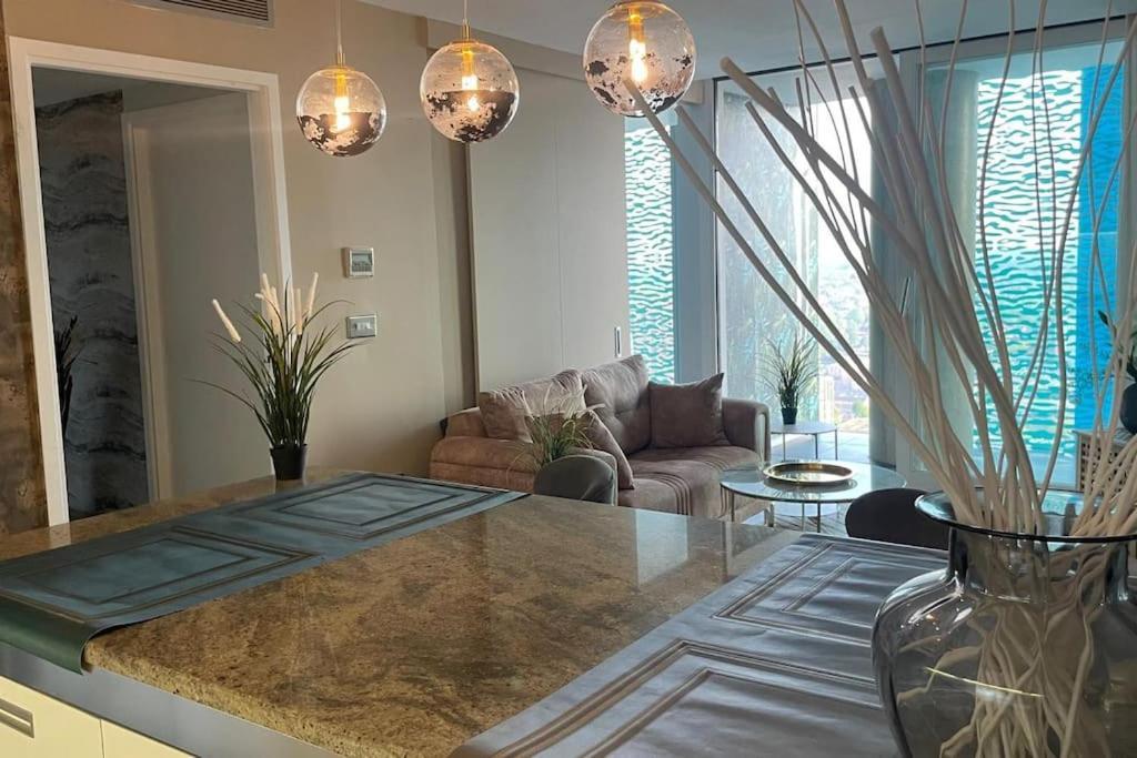 Simply Stunning Jacuzzi Panoramic View Apartment