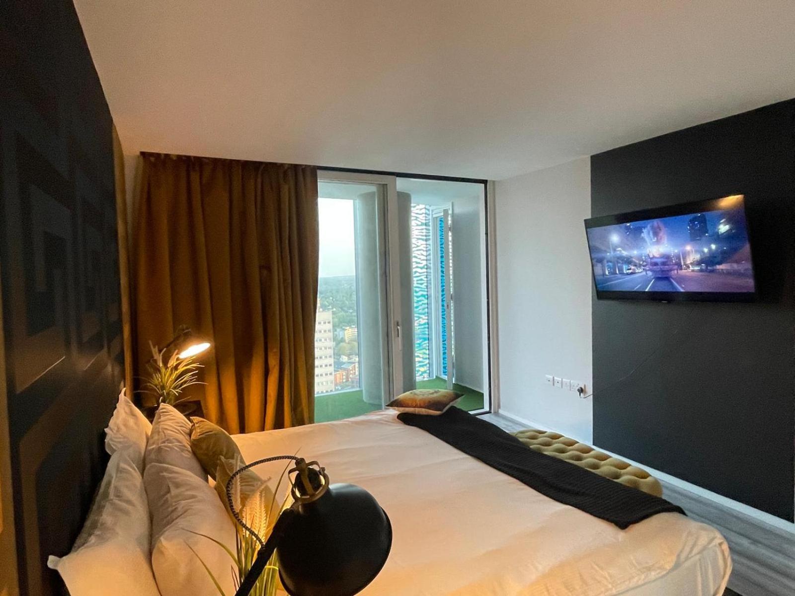 Simply Stunning Jacuzzi Panoramic View Apartment