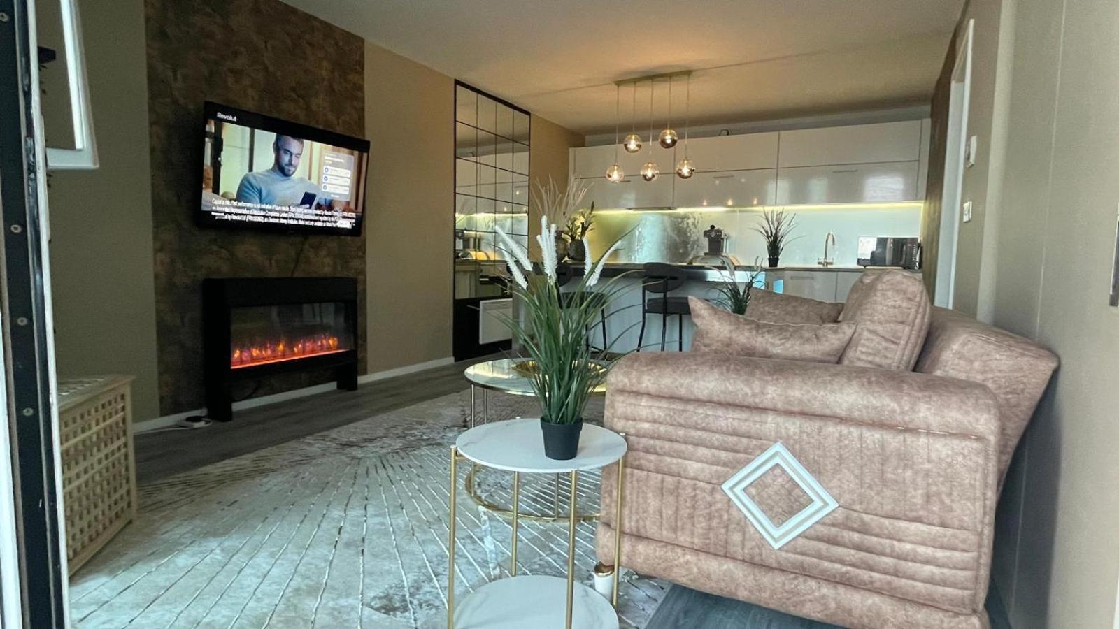 Simply Stunning Jacuzzi Panoramic View Apartment