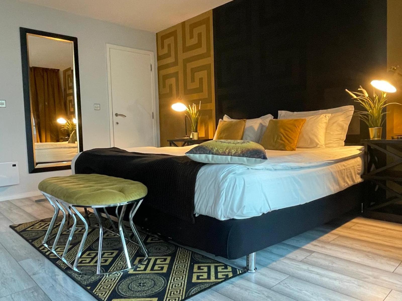 Simply Stunning Jacuzzi Panoramic View Apartment Birmingham