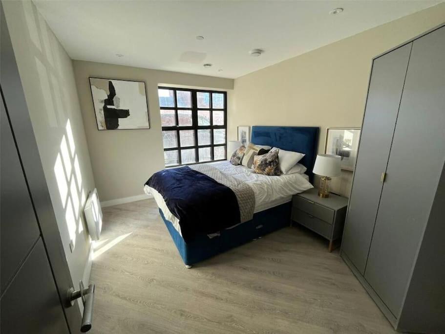 Modern Chic In Digbeth Brand New Apartment