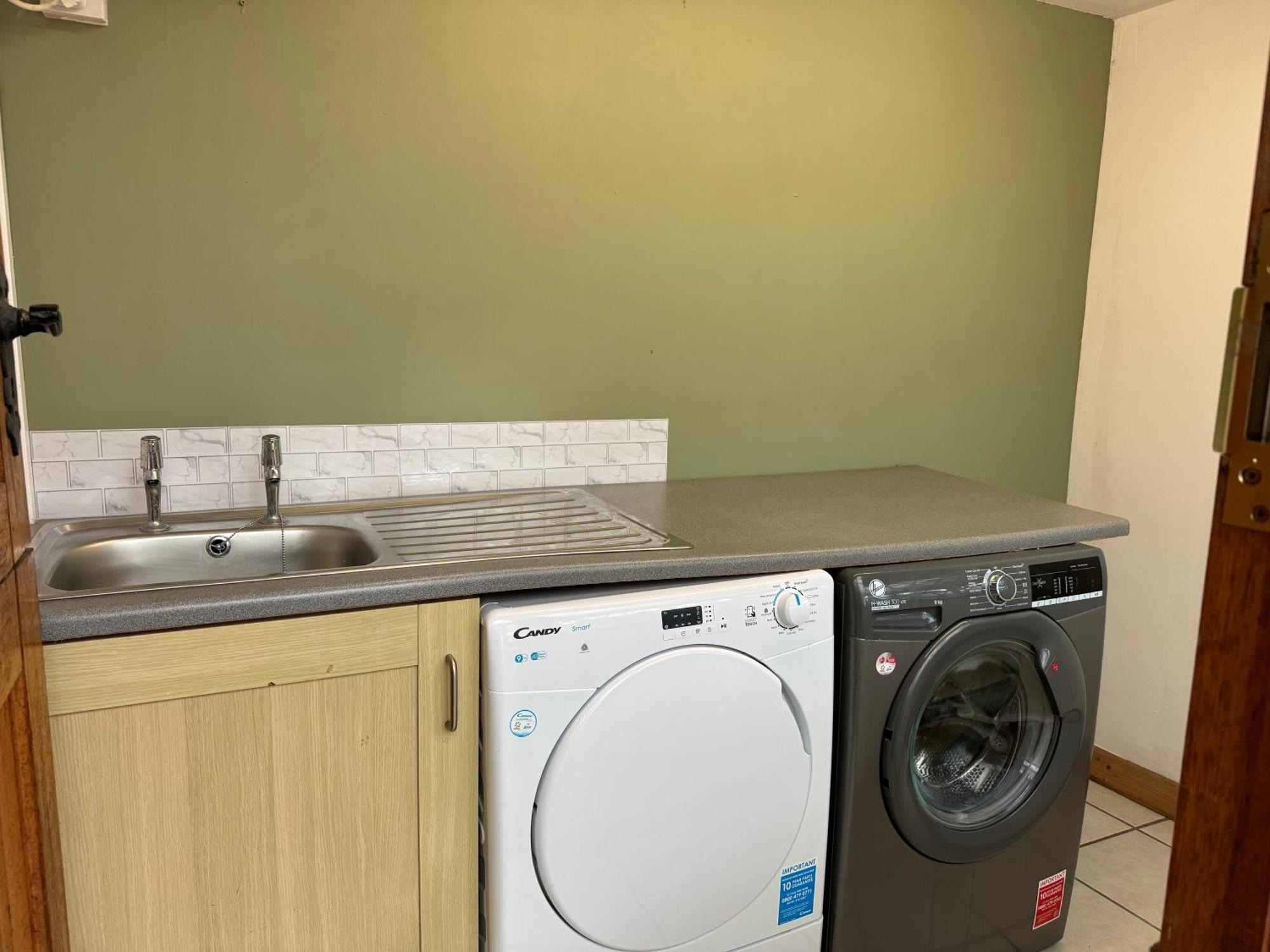 Huge 9 Bed Sleeps 17, Near Nec, Centre, Hs2 *