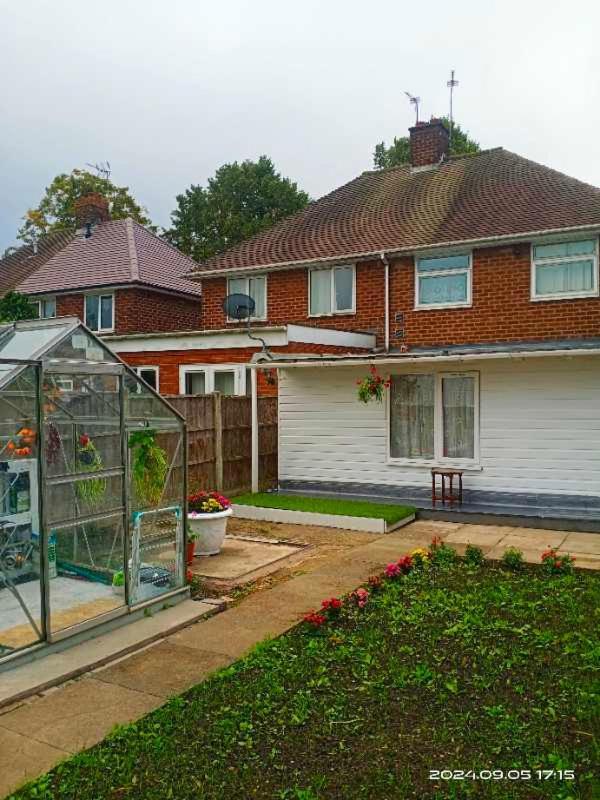 Apartment 3 Bedrooms Semi-detached House,near Airport,nec *