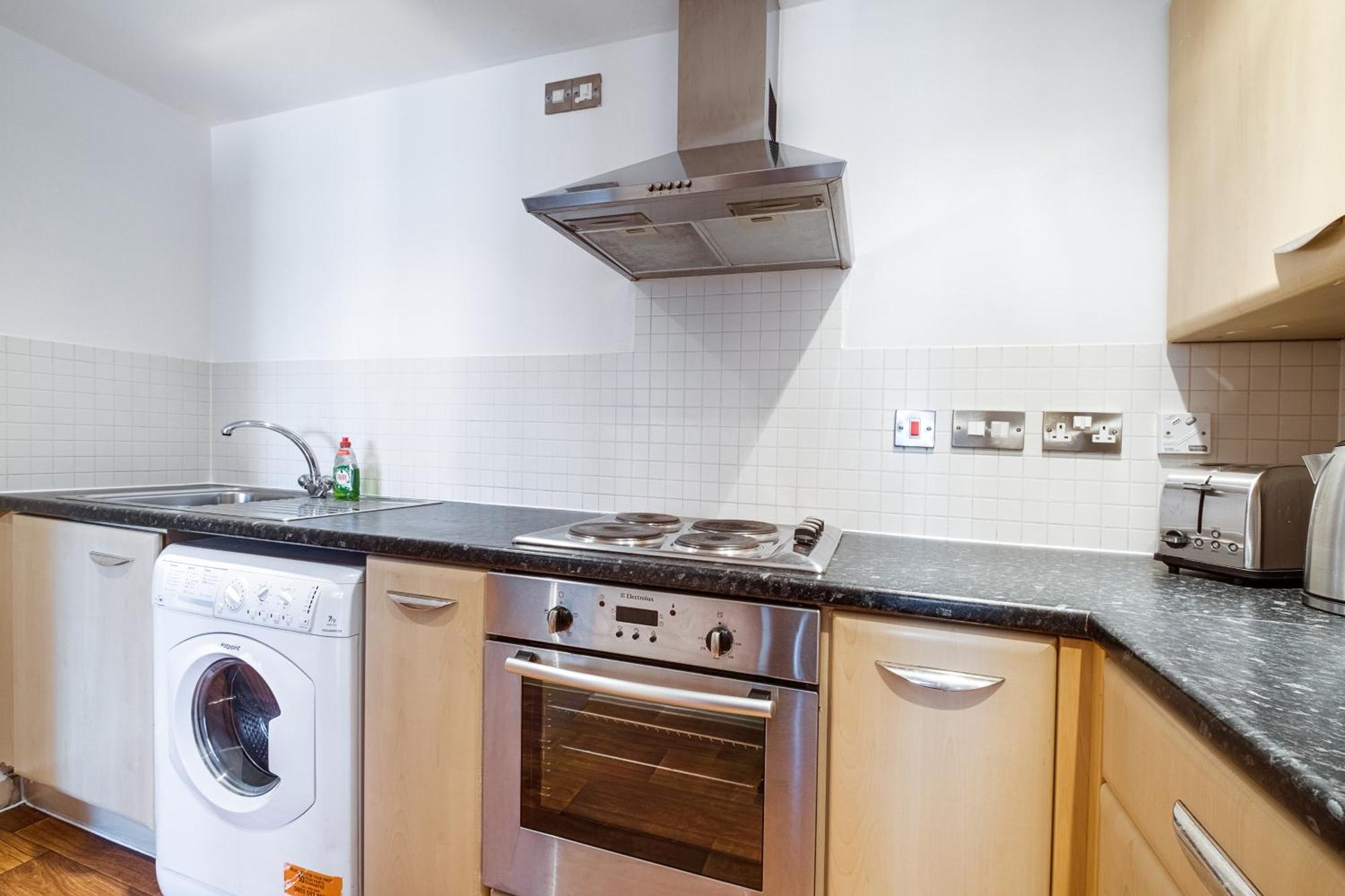 Thai With Netflix, Pool Table & Games, Freepark Apartment Birmingham