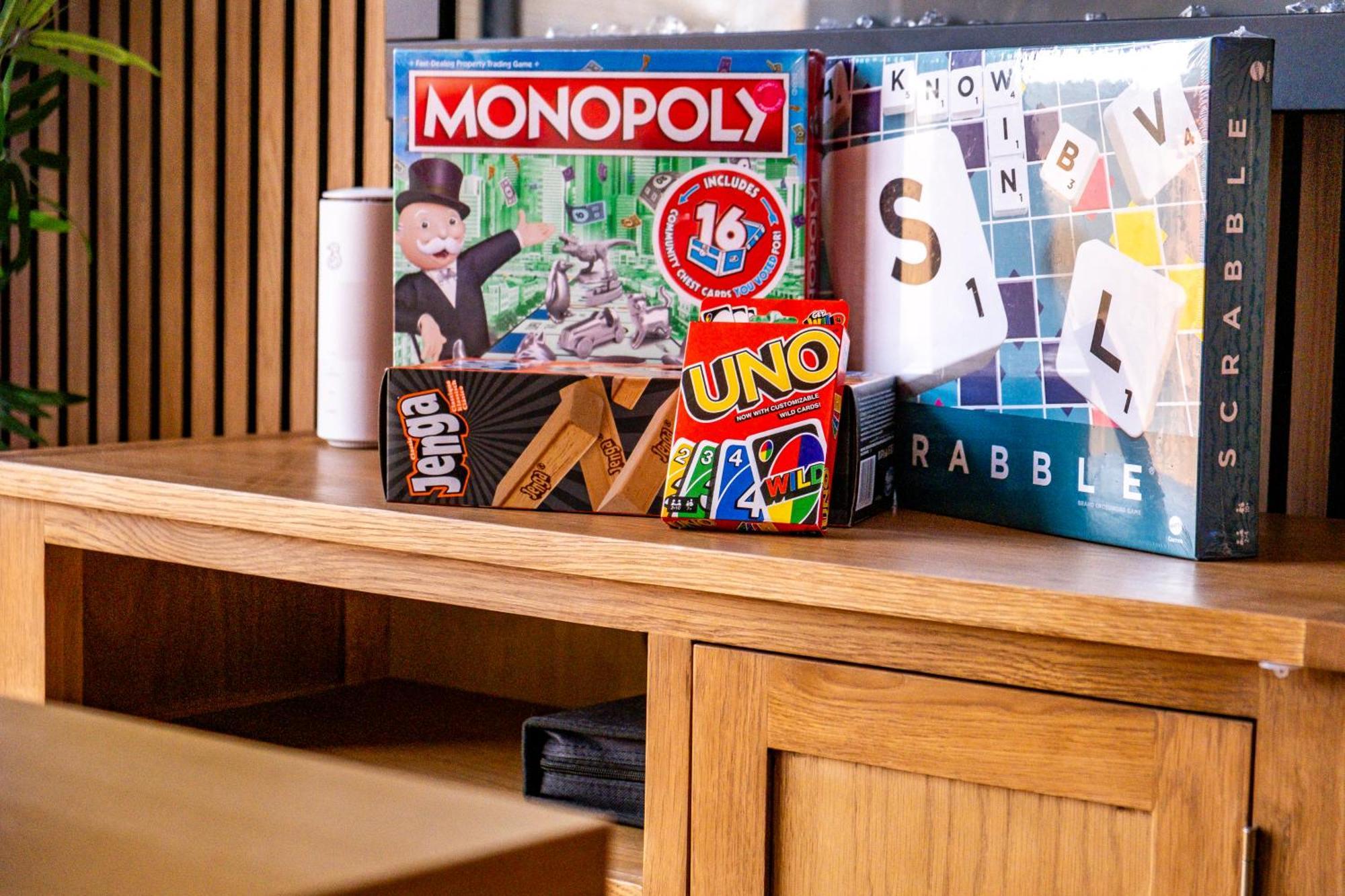 Apartment Chinese - Sleeps/8 + Free Parking + Games + Netflix- Coffee Machine *