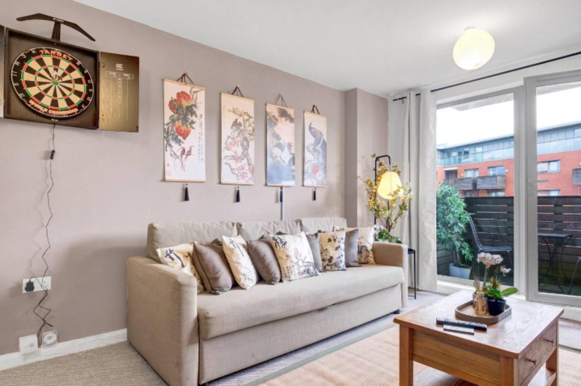Apartment Chinese - Sleeps/8 + Free Parking + Games + Netflix- Coffee Machine