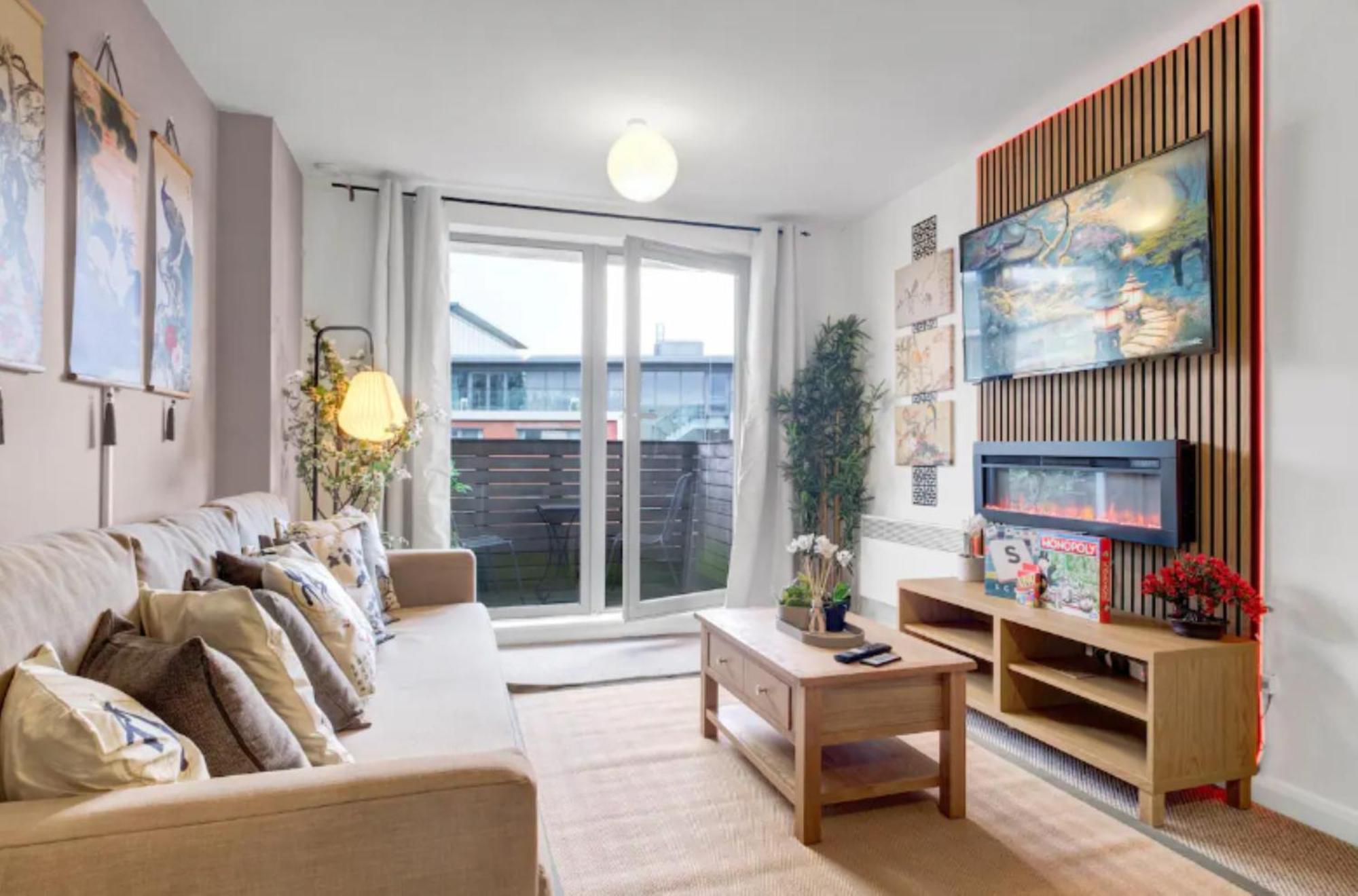 Chinese - Sleeps/8 + Free Parking + Games + Netflix- Coffee Machine *