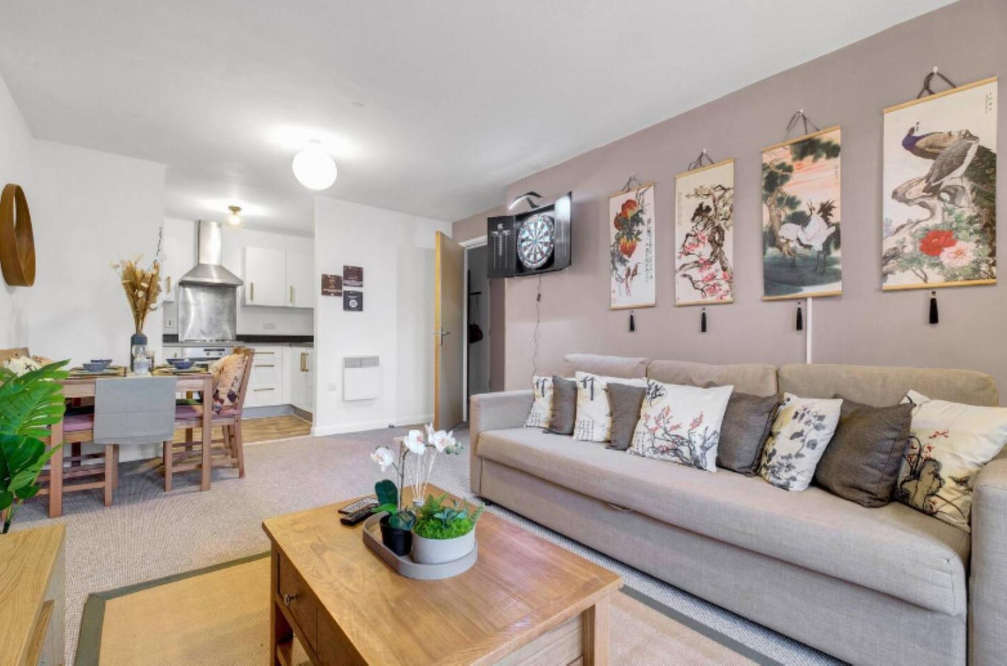 Chinese - Sleeps/8 + Free Parking + Games + Netflix- Coffee Machine *
