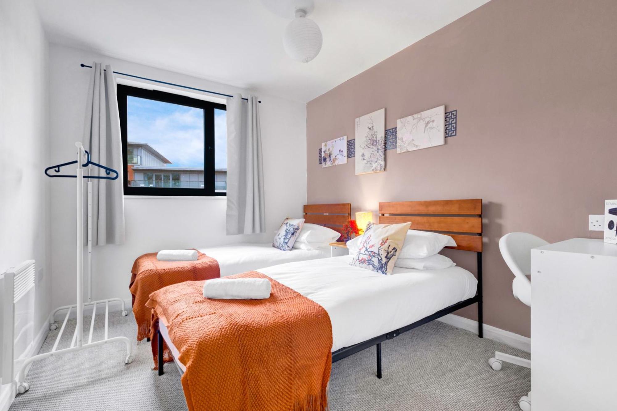Chinese - Sleeps/8 + Free Parking + Games + Netflix- Coffee Machine Apartment
