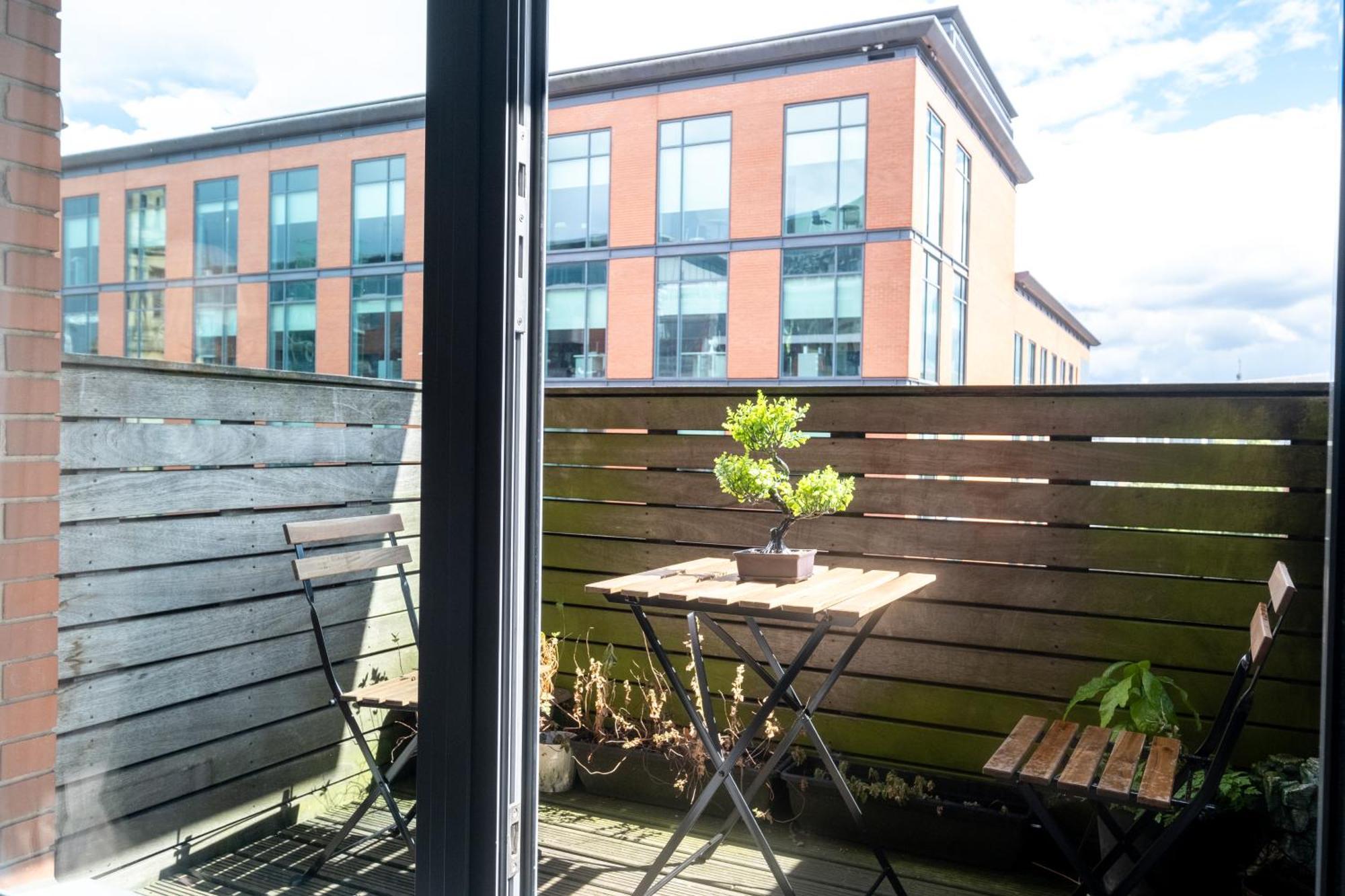 Apartment Chinese - Sleeps/8 + Free Parking + Games + Netflix- Coffee Machine Birmingham