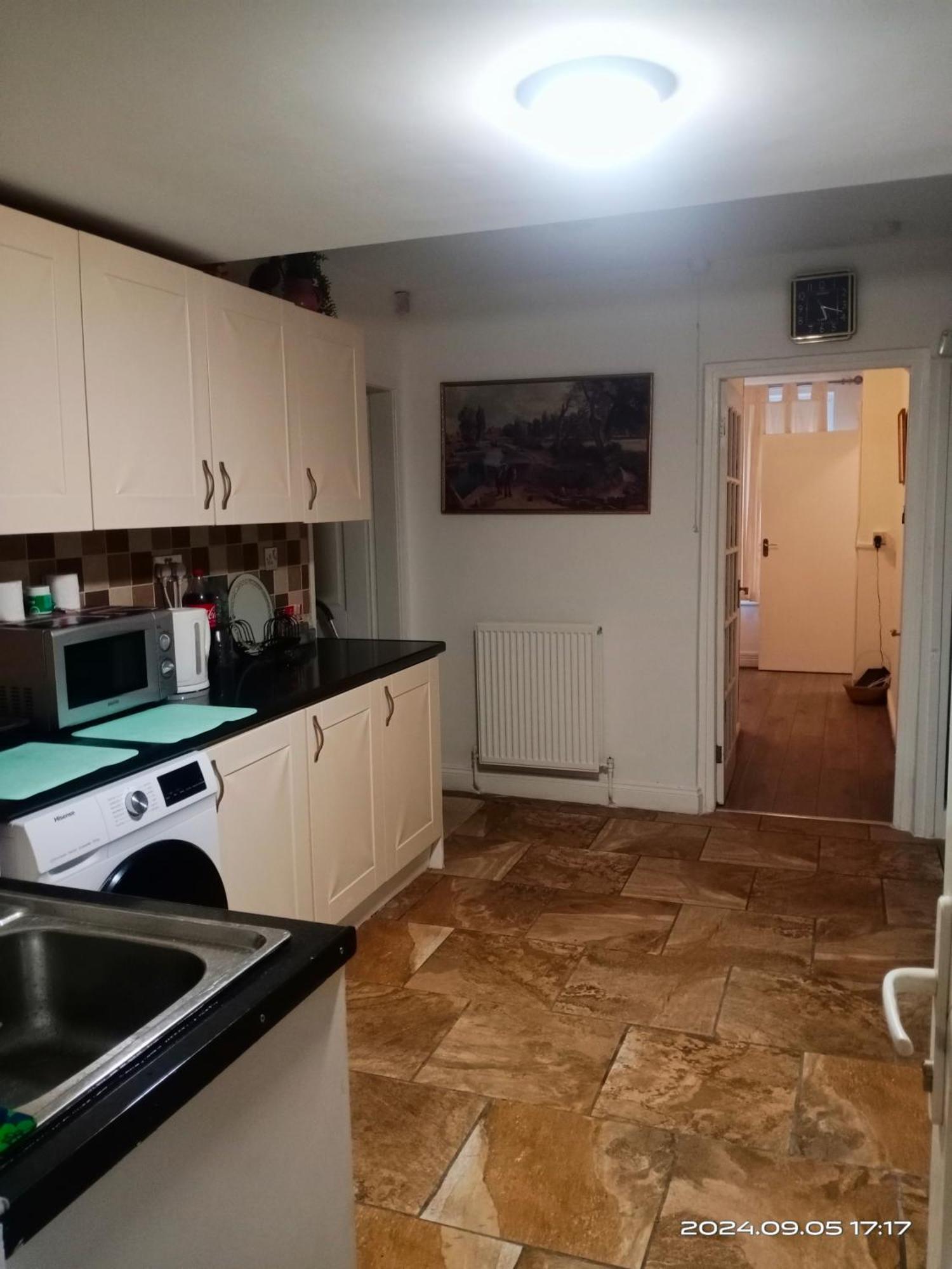 3 Bedrooms Semi-detached House,near Airport,nec Apartment Birmingham