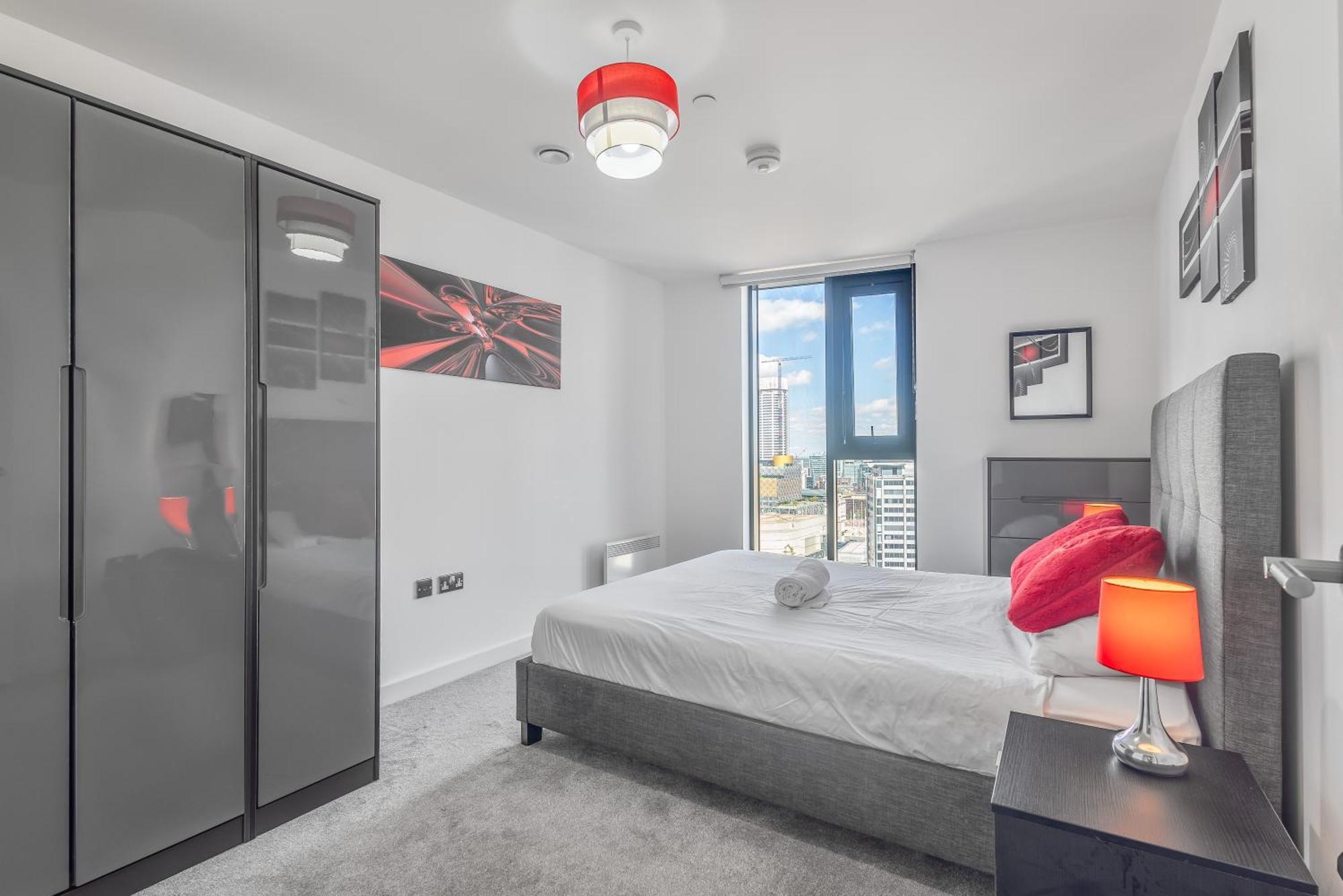Apartment Luxury 2 Bedroom Apartment, On Broad Street!