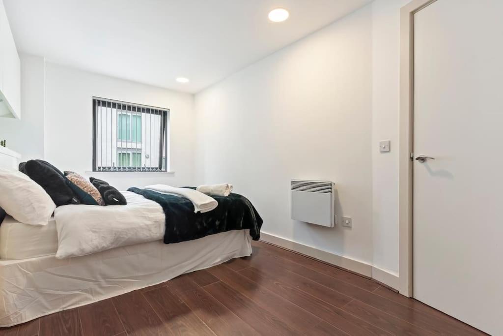 City Centre, Free Parking, Excellent Location, Sleeps 6, Long Offers Apartment Birmingham