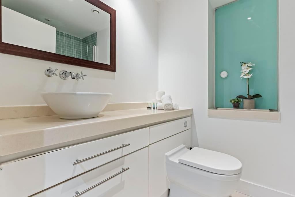 City Centre, Free Parking, Excellent Location, Sleeps 6, Long Offers Apartment