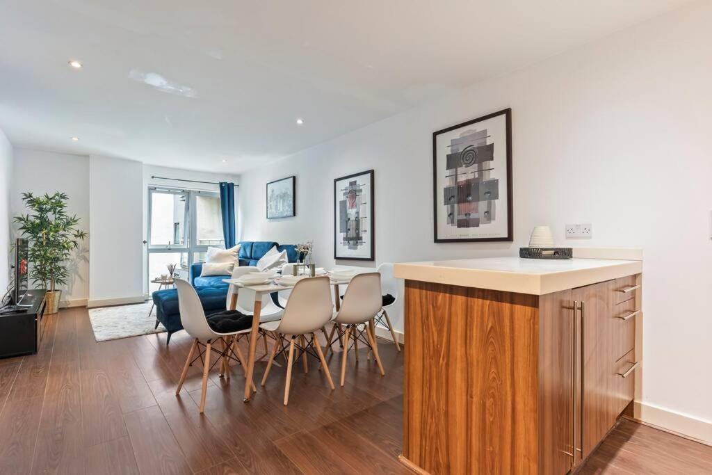 Apartment City Centre, Free Parking, Excellent Location, Sleeps 6, Long Offers *