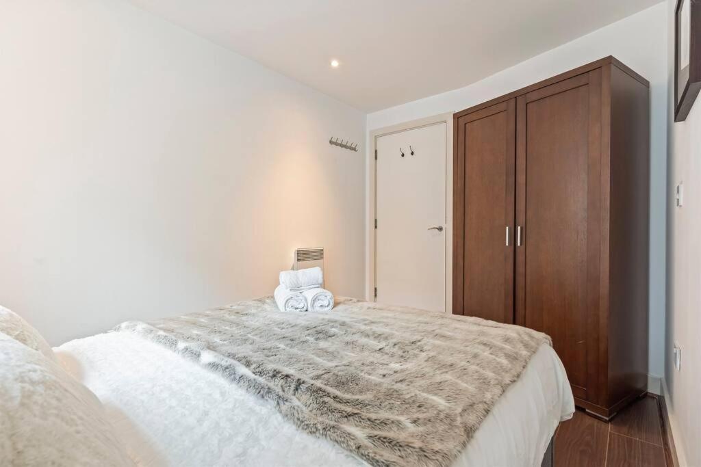 City Centre, Free Parking, Excellent Location, Sleeps 6, Long Offers Apartment Birmingham