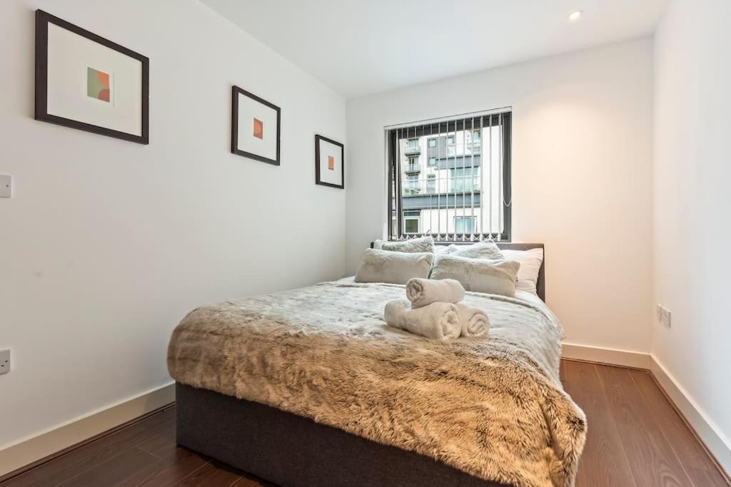 City Centre, Free Parking, Excellent Location, Sleeps 6, Long Offers