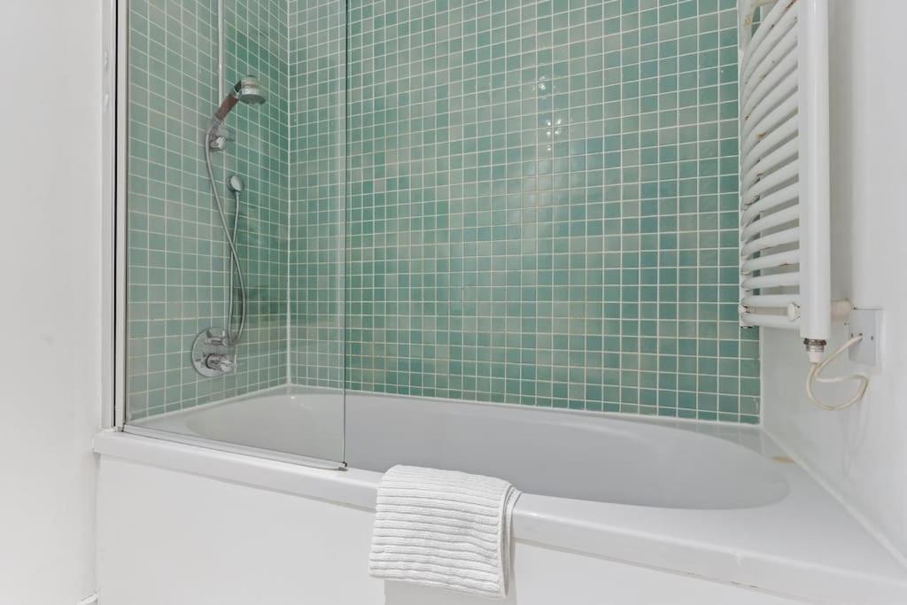 City Centre, Free Parking, Excellent Location, Sleeps 6, Long Offers Apartment Birmingham