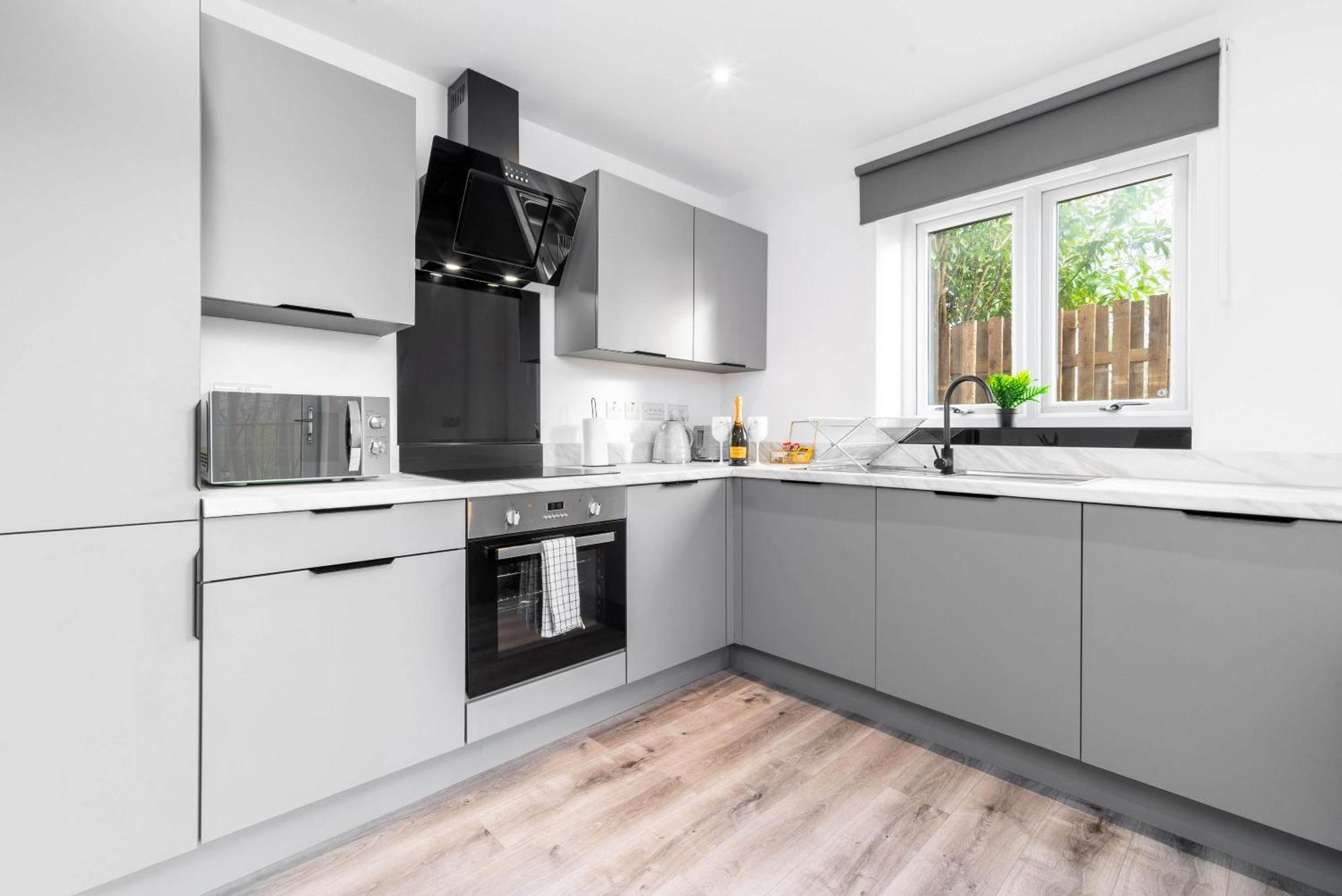 Two Bedroom - Balcony - Secure Parking - Rated - Underfloor Heating - 2mc Apartment *