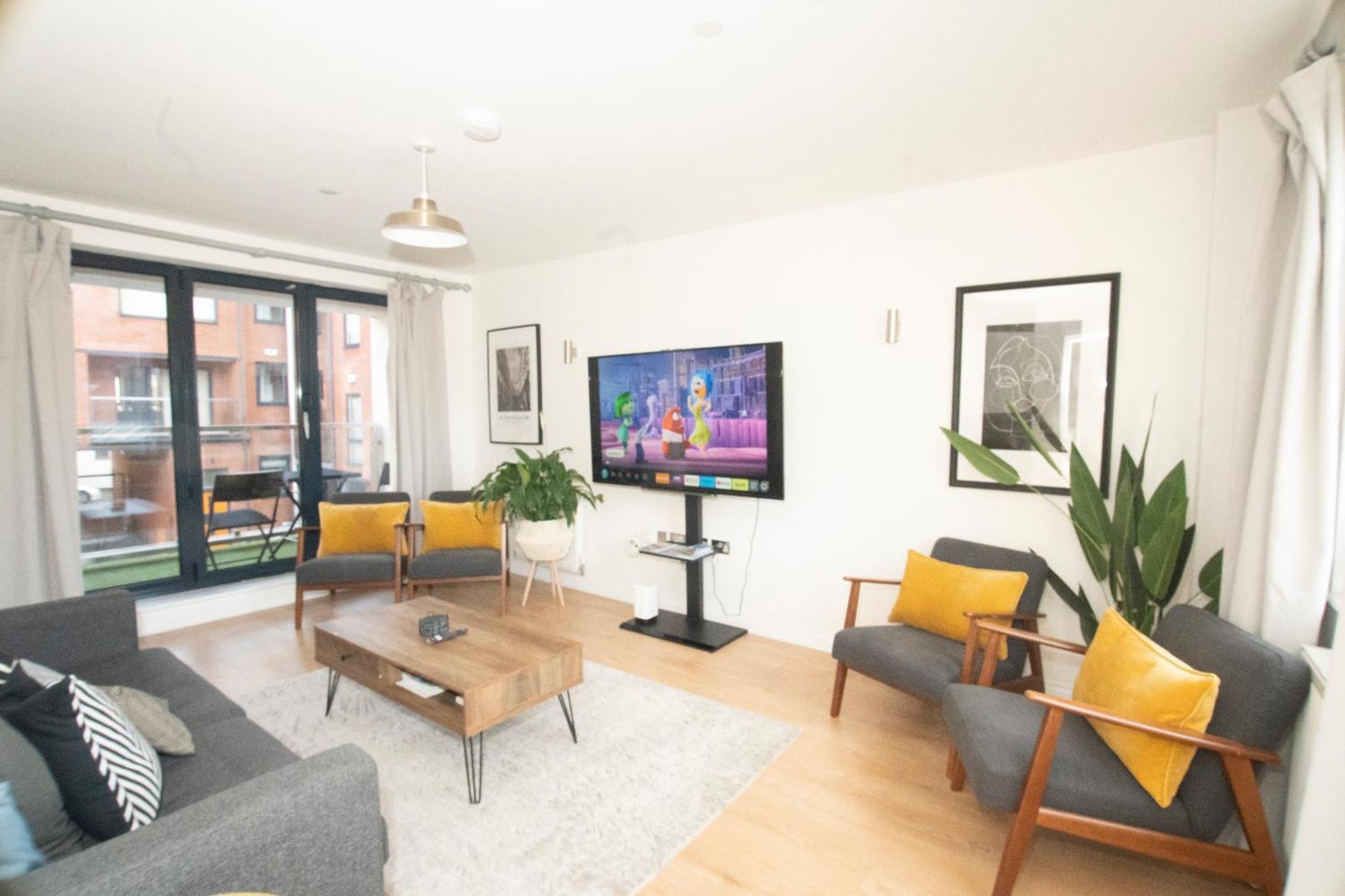 Spacious 4br 4ba Gated Townhouse With Balconies, Jq Holiday home Birmingham