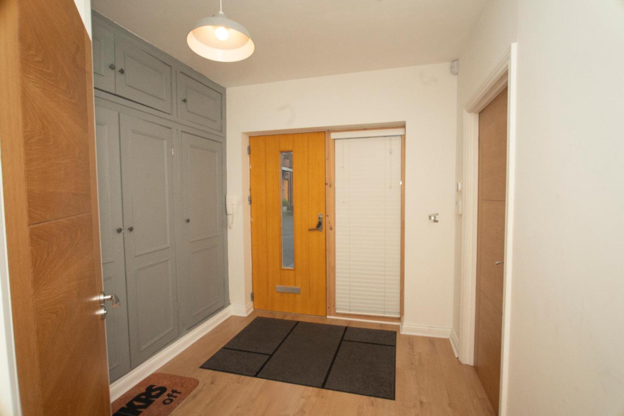 Spacious 4br 4ba Gated Townhouse With Balconies, Jq Holiday home