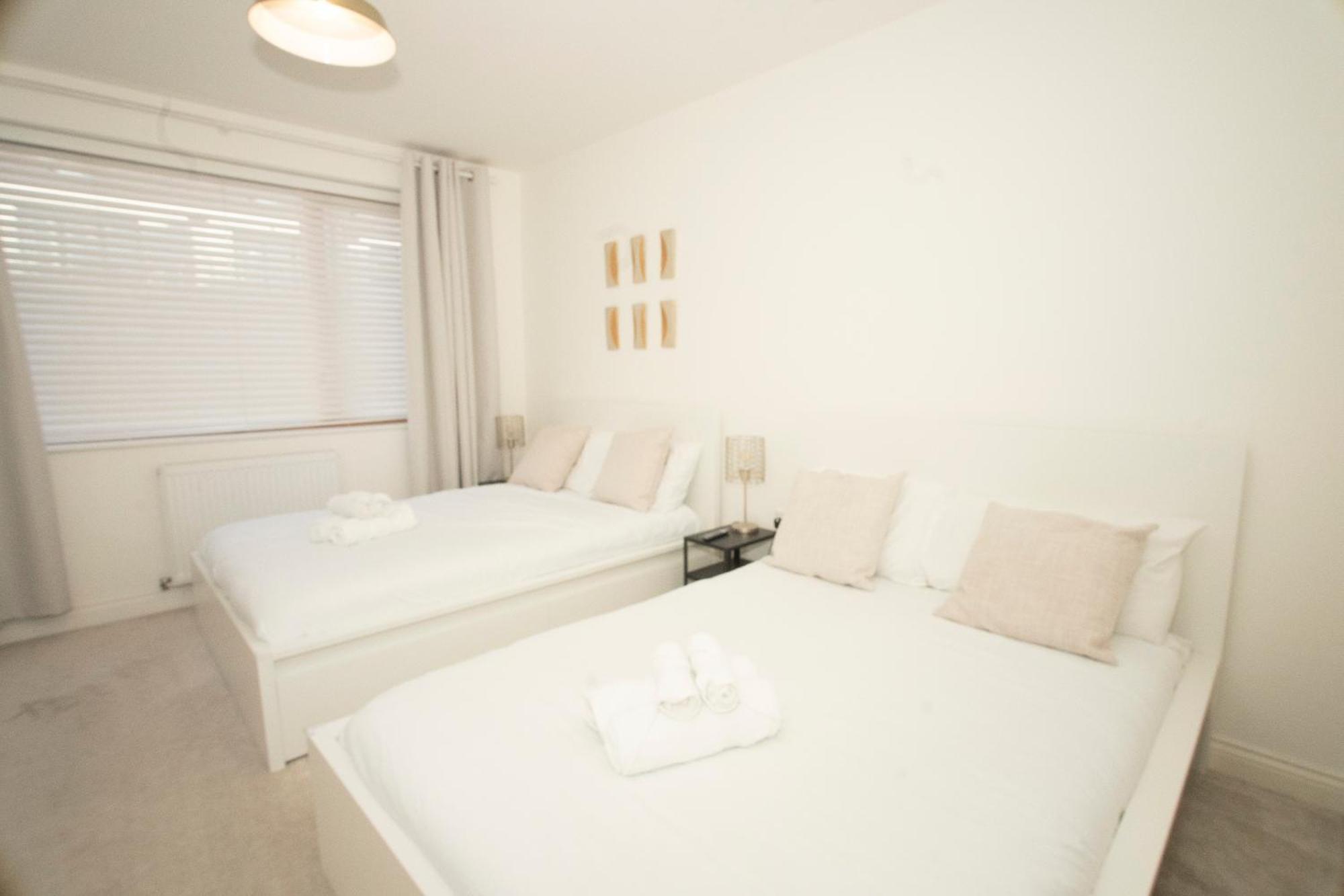 Spacious 4br 4ba Gated Townhouse With Balconies, Jq Holiday home *