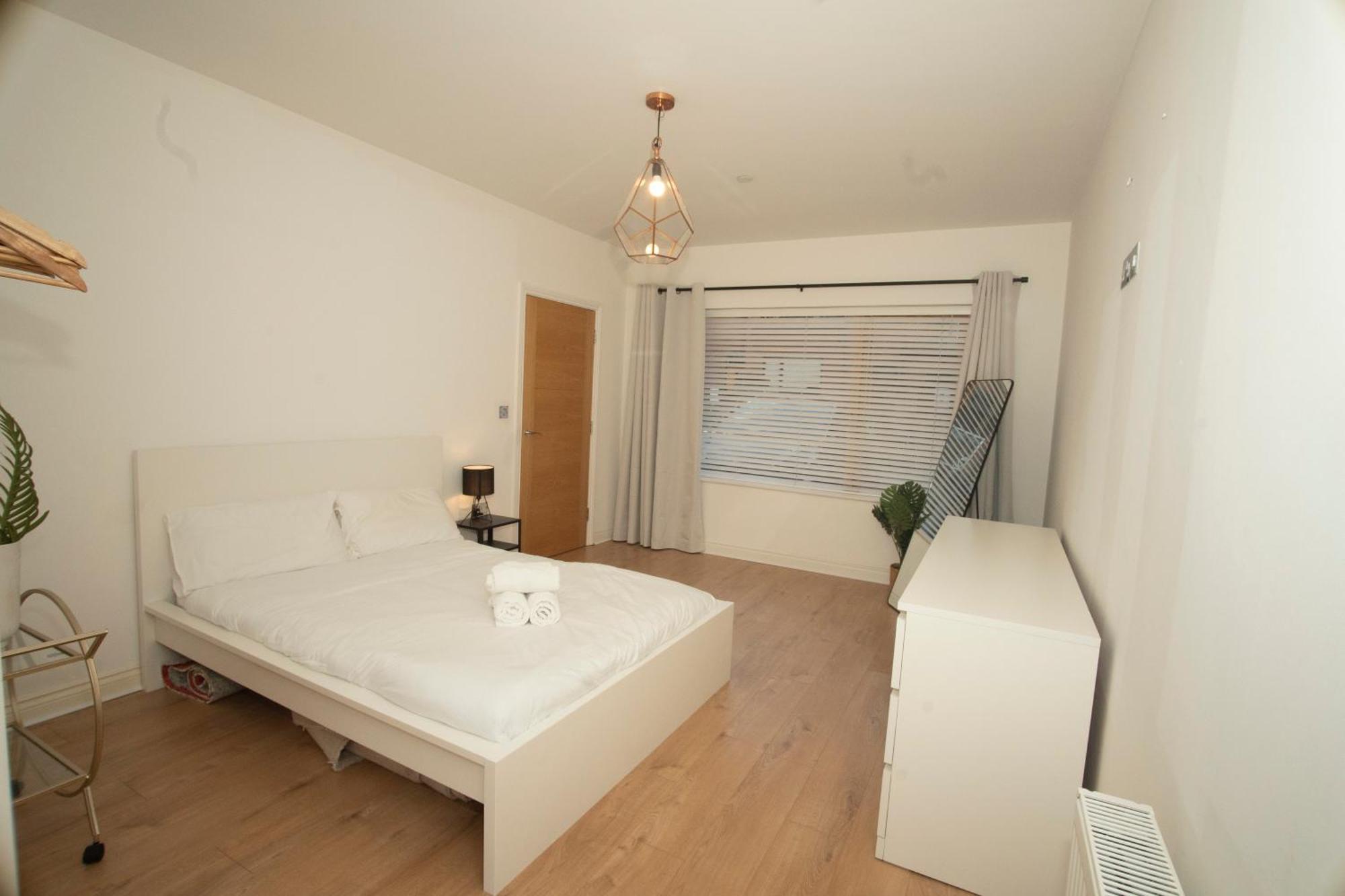 Holiday home Spacious 4br 4ba Gated Townhouse With Balconies, Jq *