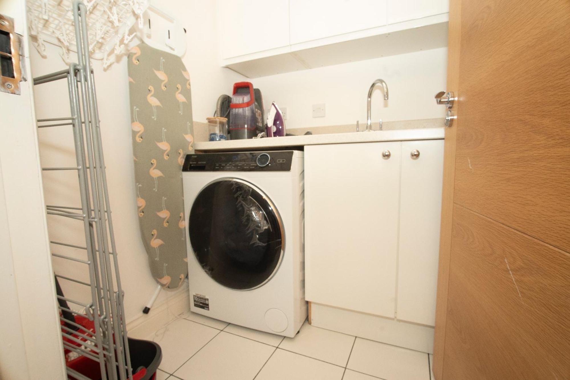 Spacious 4br 4ba Gated Townhouse With Balconies, Jq *