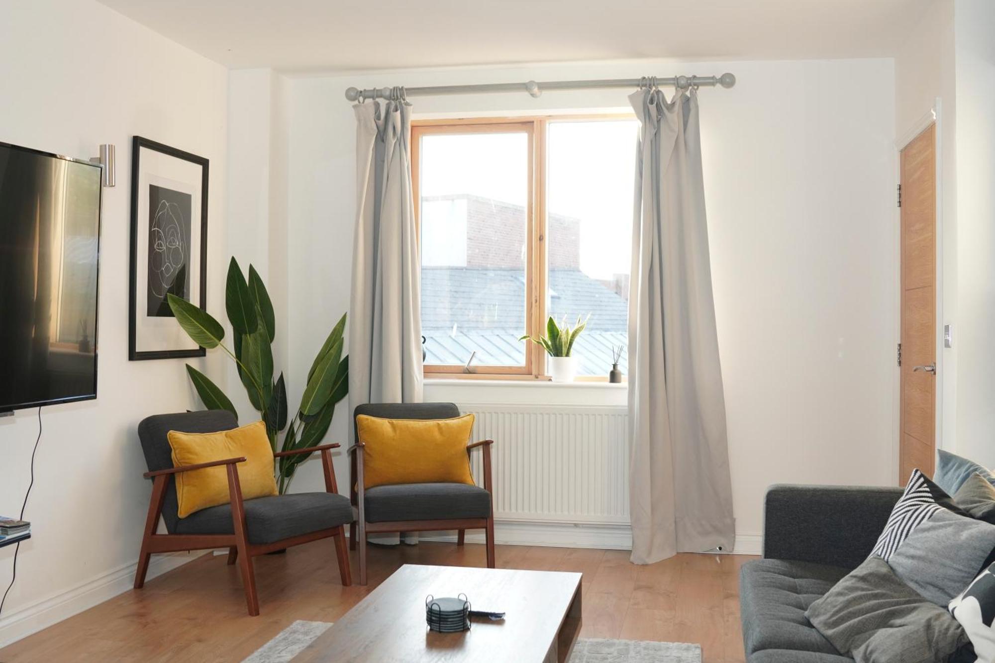 Spacious 4br 4ba Gated Townhouse With Balconies, Jq Birmingham