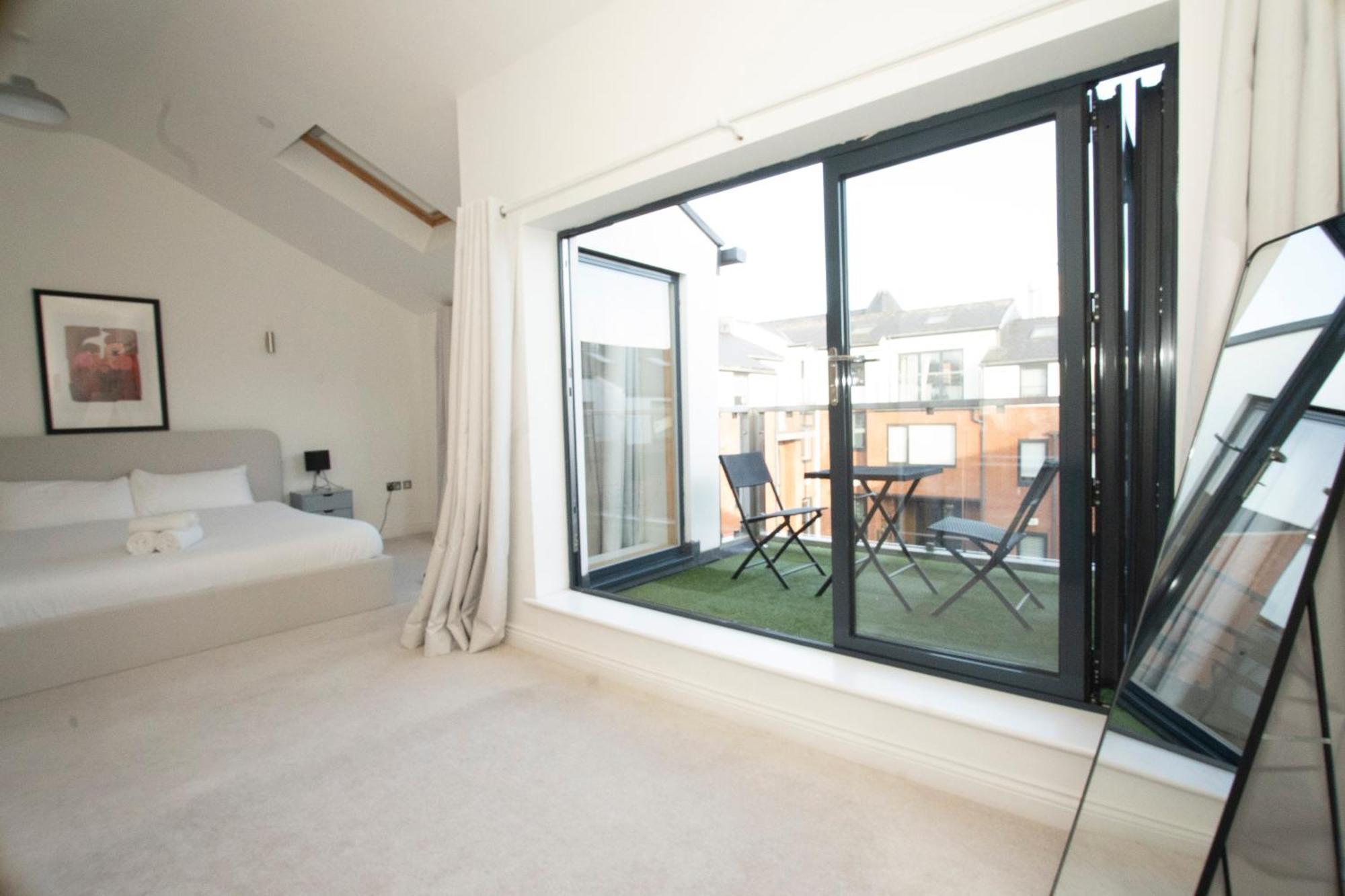 Spacious 4br 4ba Gated Townhouse With Balconies, Jq * Birmingham