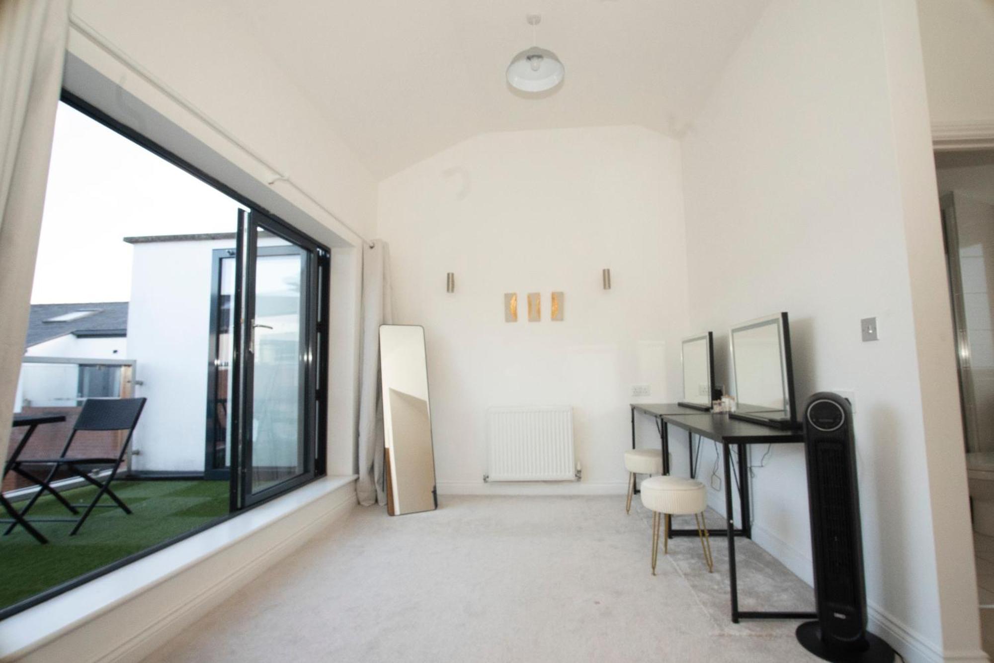 Holiday home Spacious 4br 4ba Gated Townhouse With Balconies, Jq