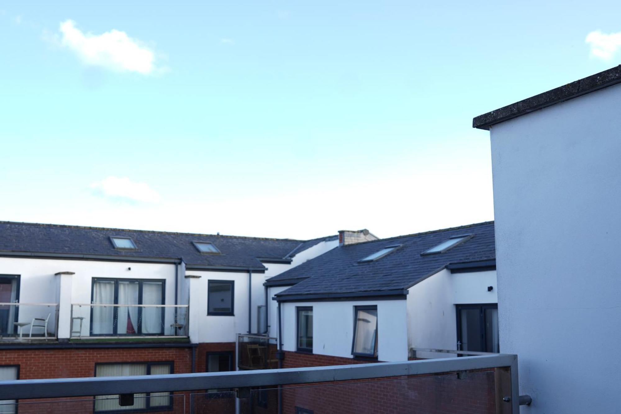 Spacious 4br 4ba Gated Townhouse With Balconies, Jq Holiday home *