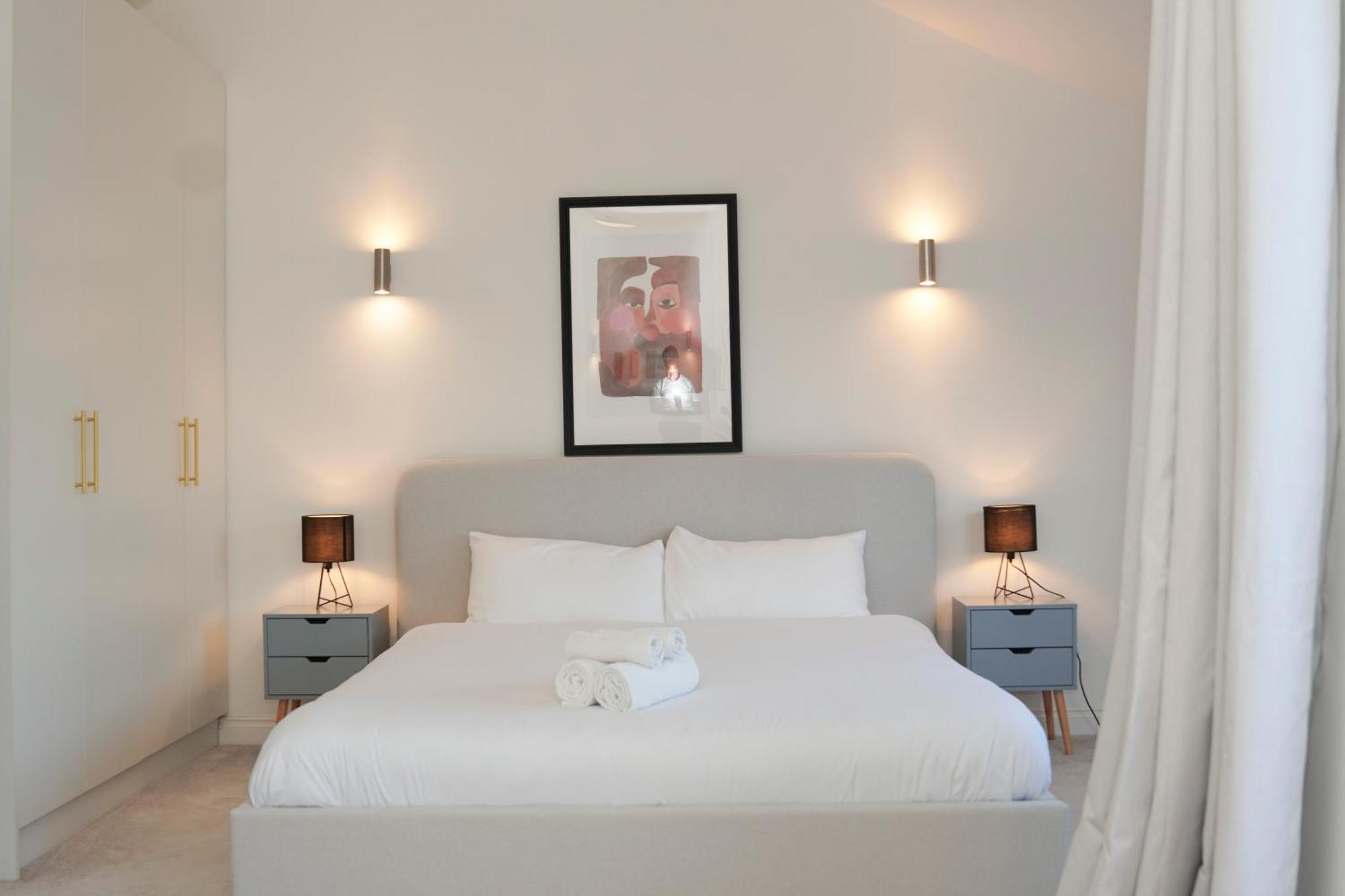 Spacious 4br 4ba Gated Townhouse With Balconies, Jq Holiday home *