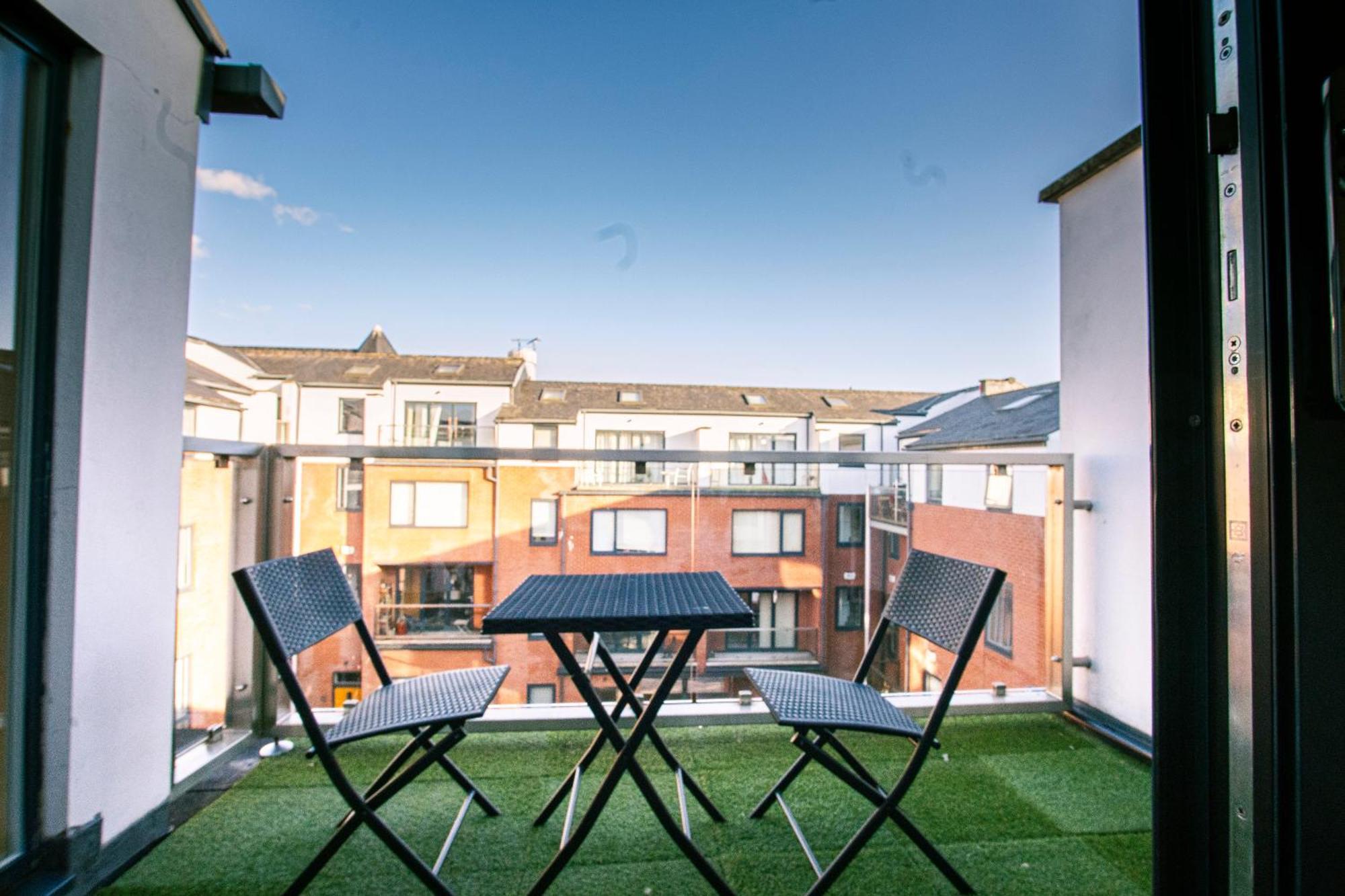 Spacious 4br 4ba Gated Townhouse With Balconies, Jq Holiday home