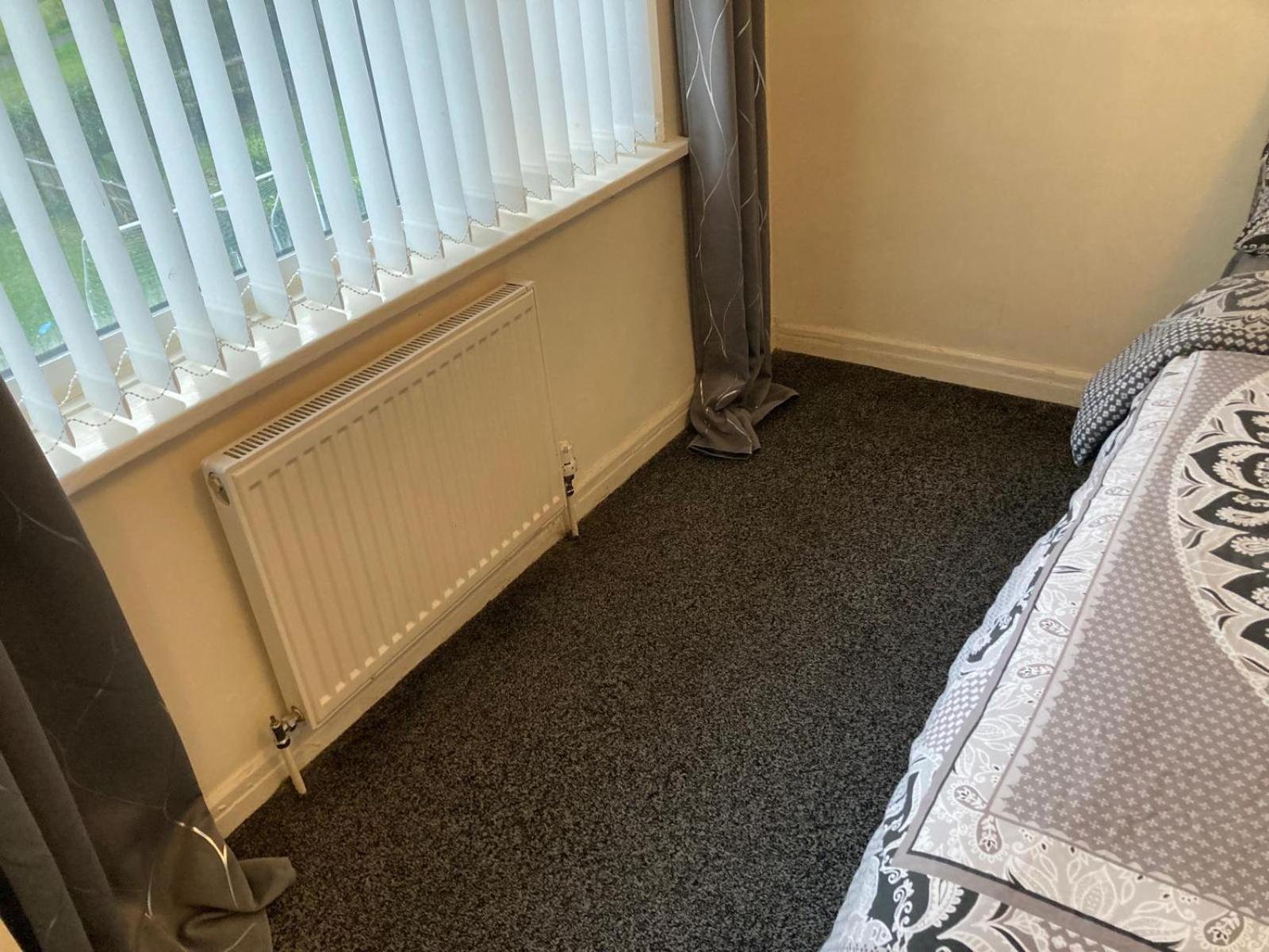 Spacious 3-bedroom In With Driveway Parking Birmingham