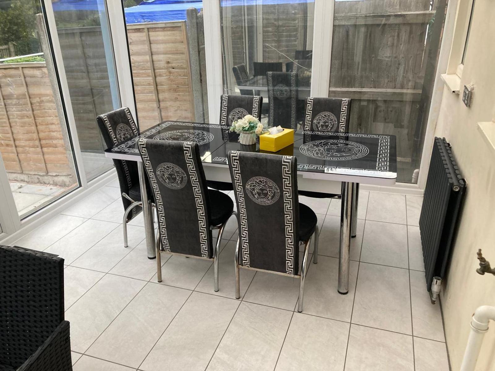 Spacious 3-bedroom In With Driveway Parking