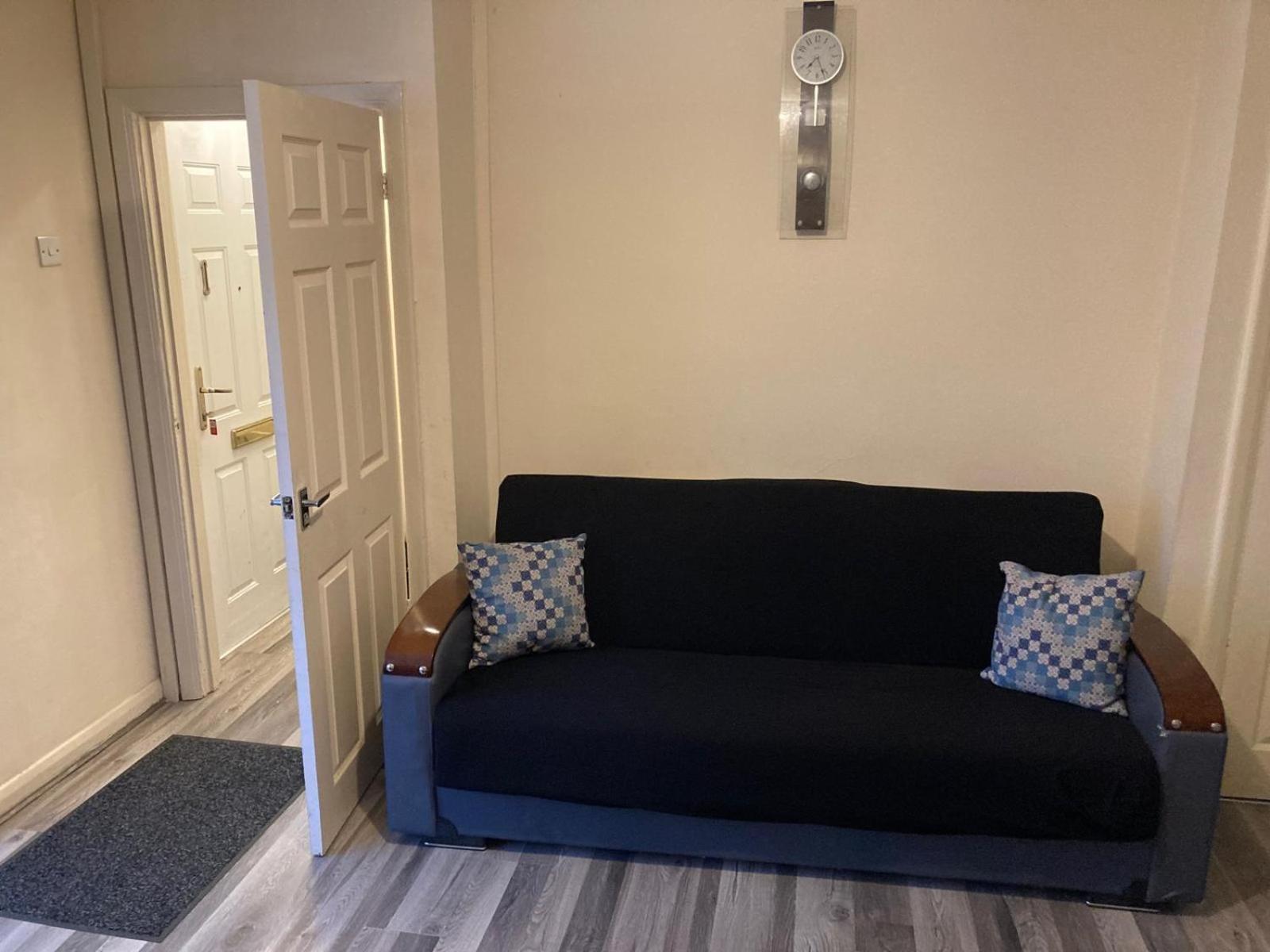 Spacious 3-bedroom In With Driveway Parking