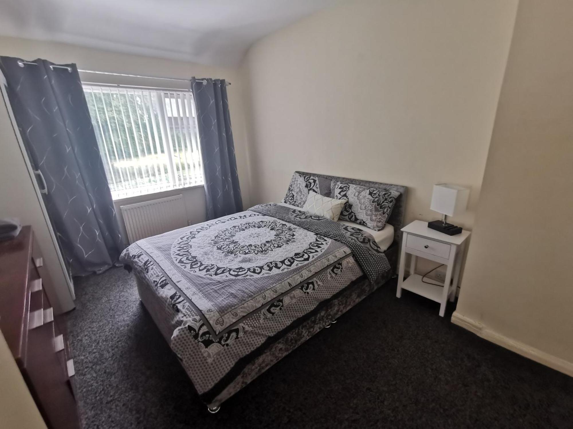 Spacious 3-bedroom In With Driveway Parking *