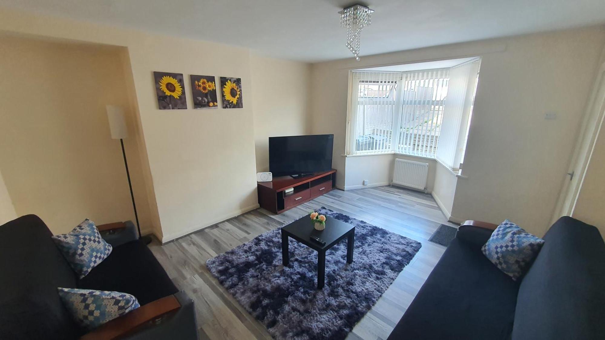 Spacious 3-bedroom In With Driveway Parking Birmingham