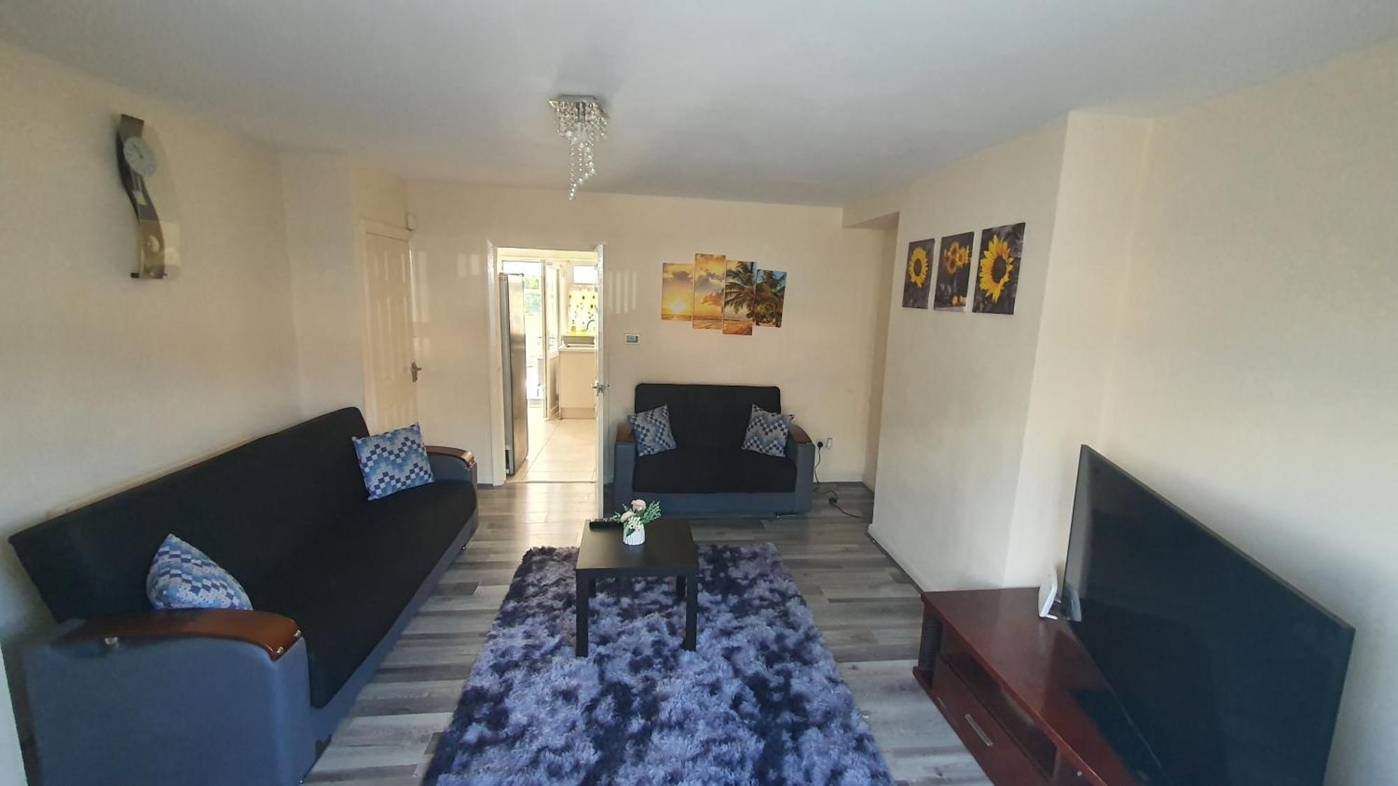 Spacious 3-bedroom In With Driveway Parking Apartment Birmingham