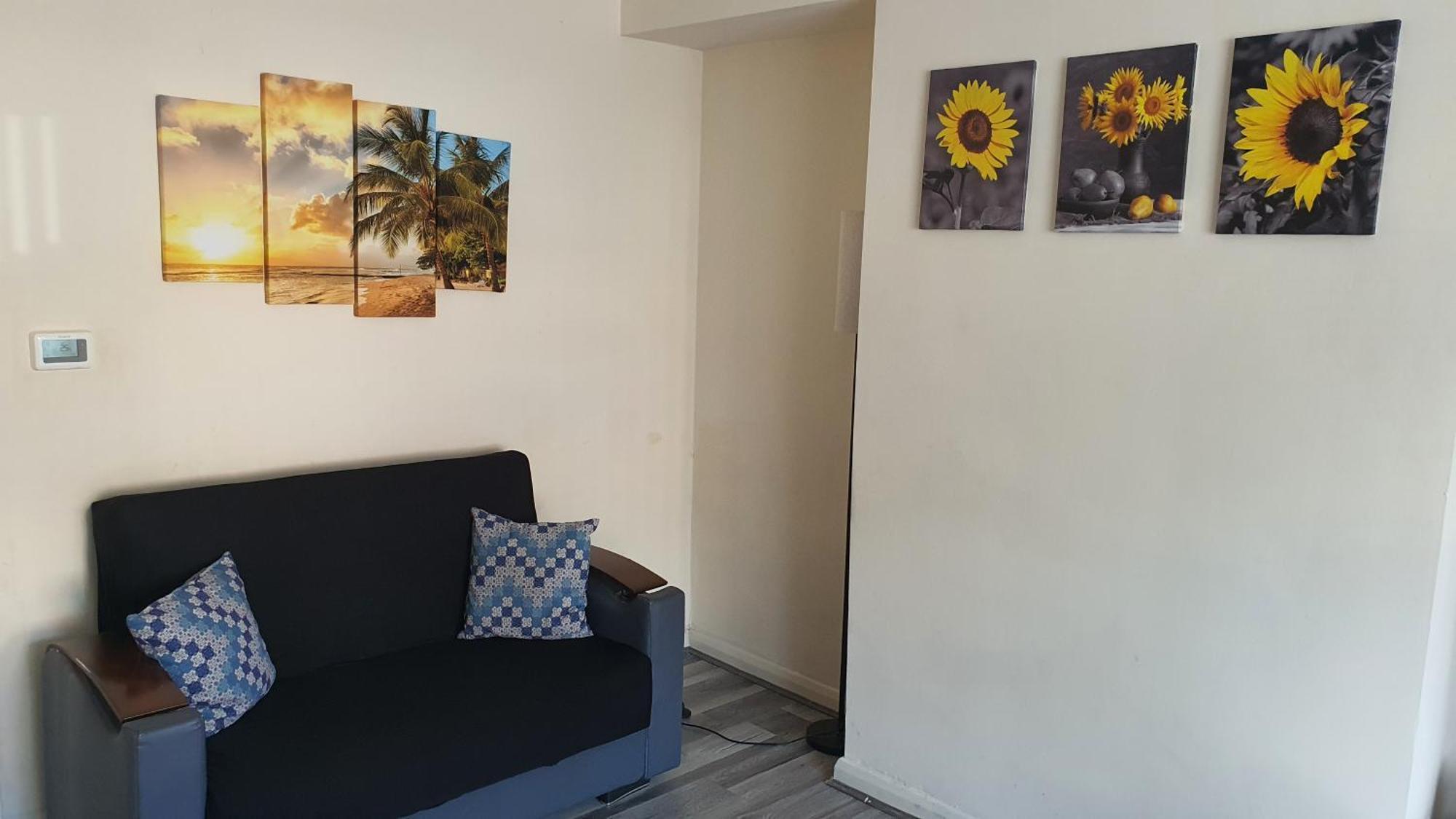 Spacious 3-bedroom In With Driveway Parking *