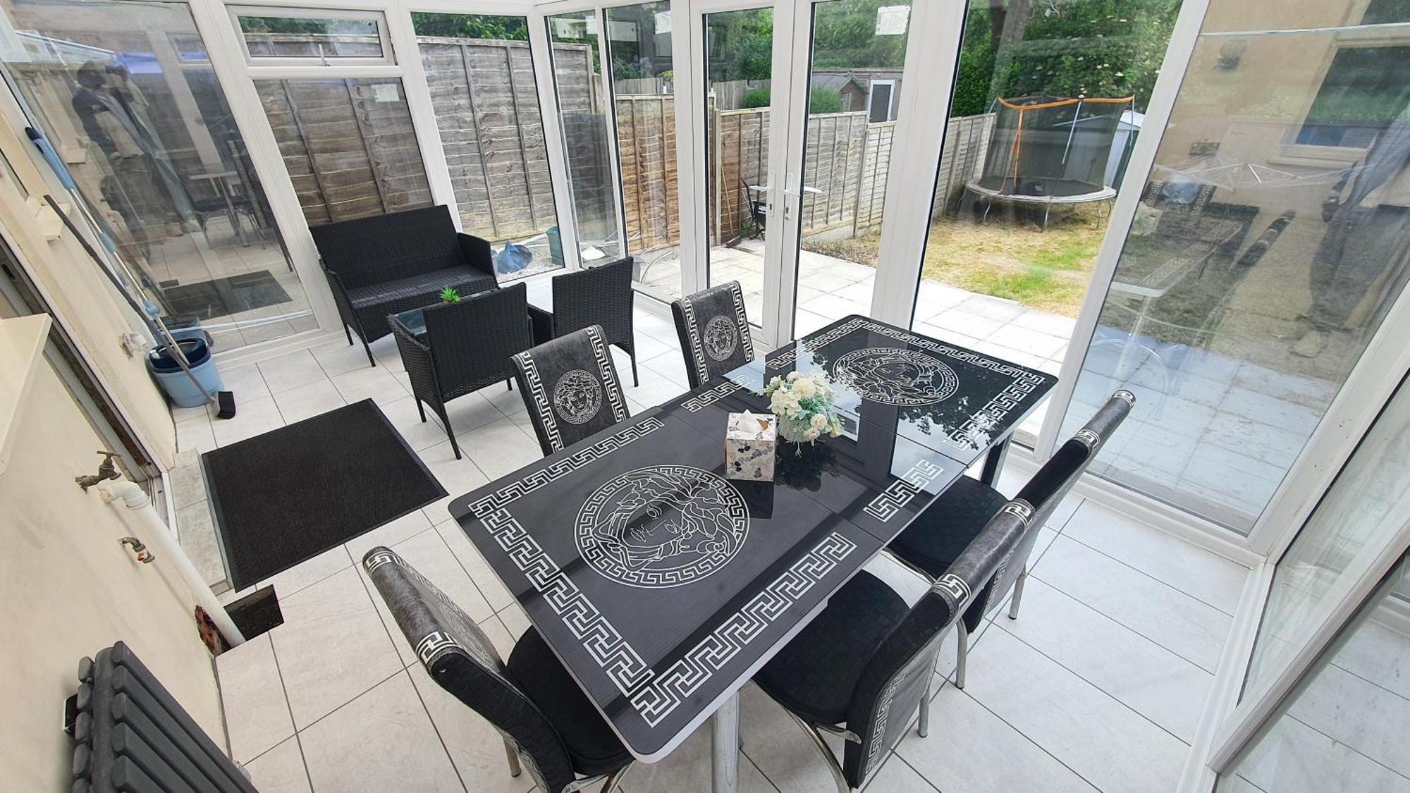 Spacious 3-bedroom In With Driveway Parking *