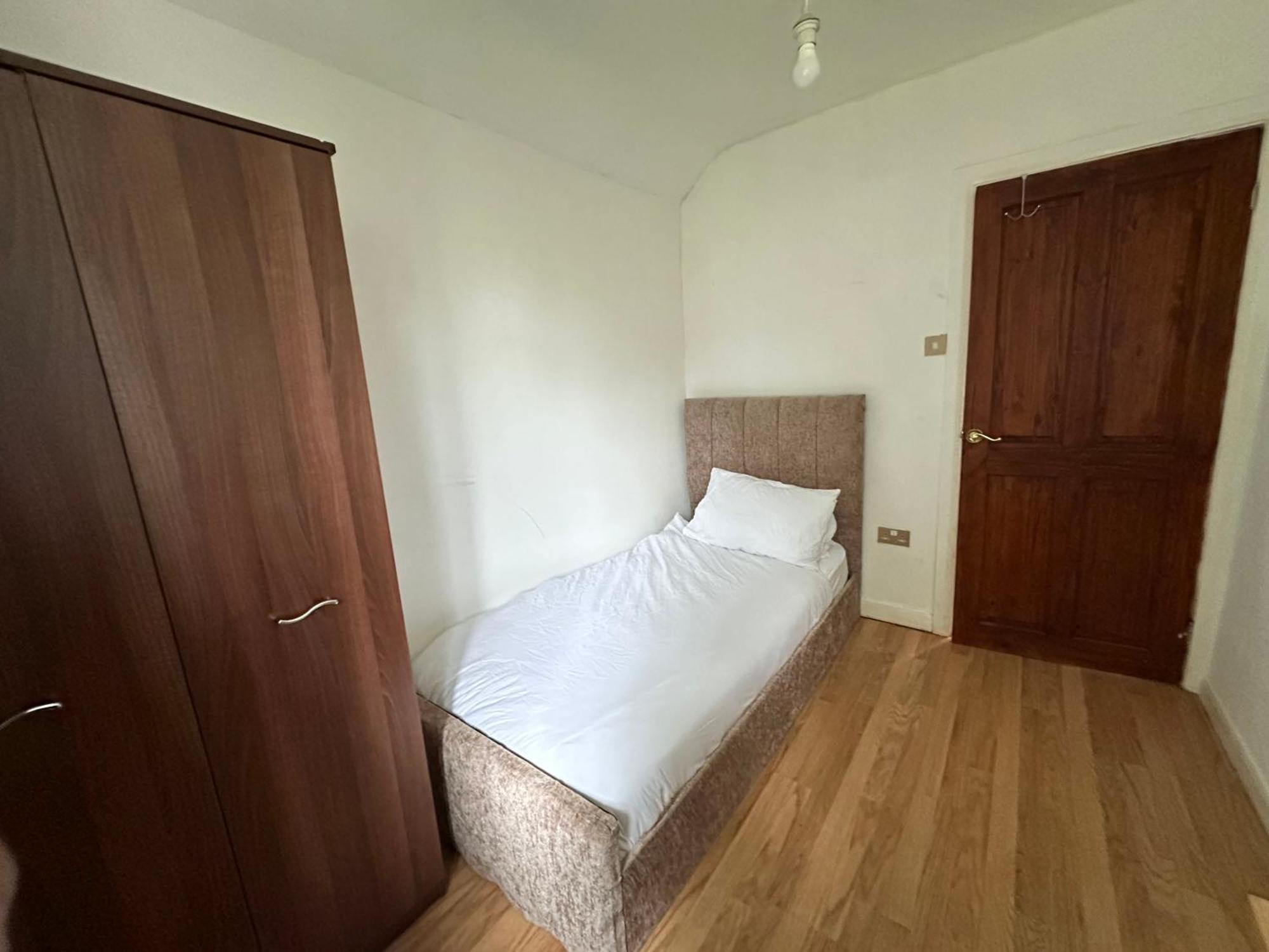 Chalet Convenient 3br Close To Qe Hospital & University Of *