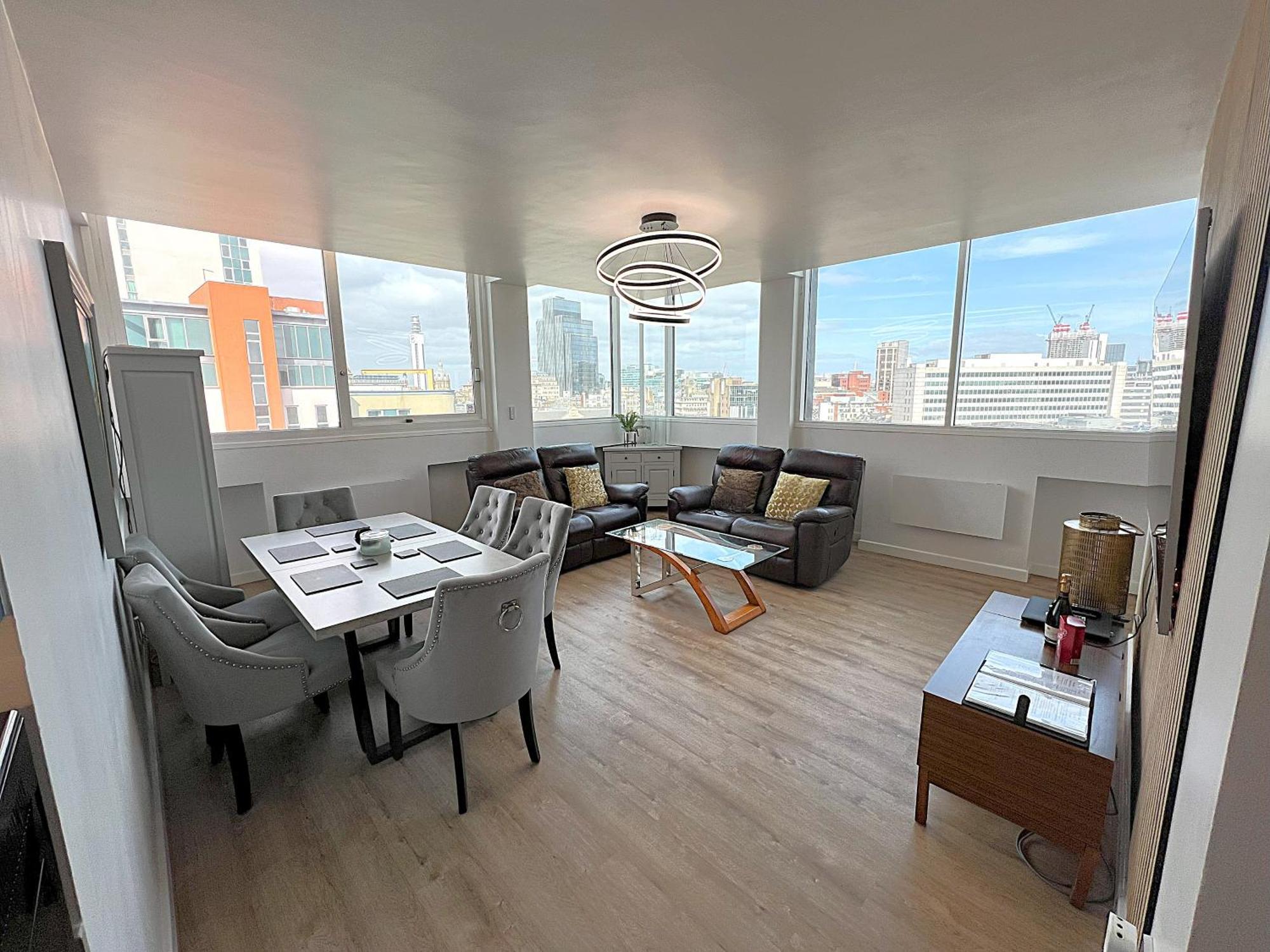 The Penthouse Of Opulence Centre Apartment *