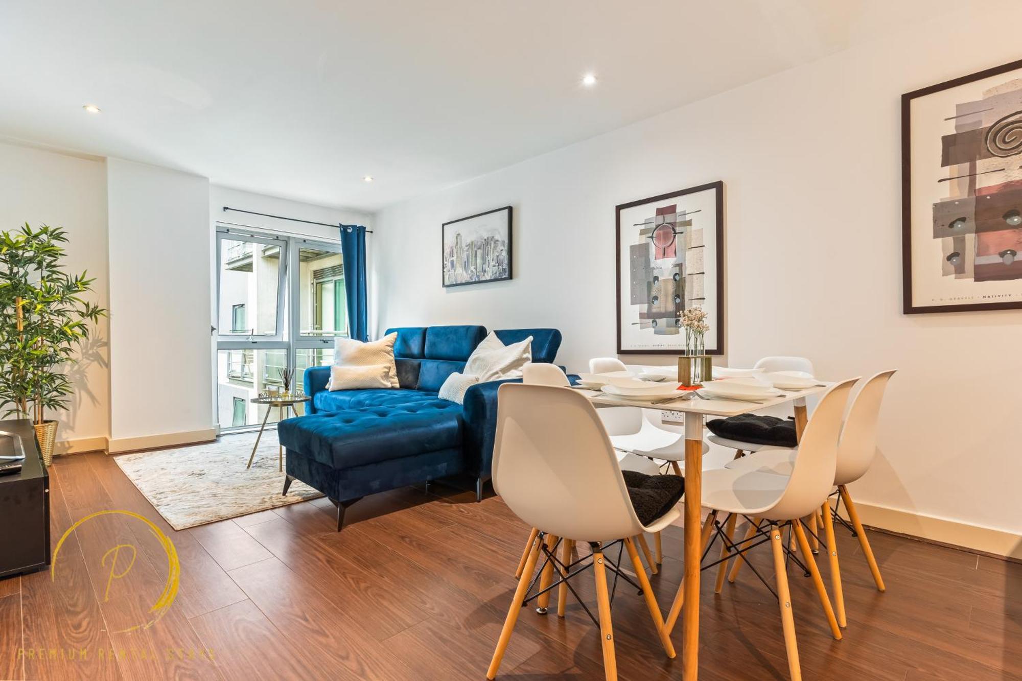 City Centre, Free Parking, Excellent Location, Sleeps 6, Long Offers Apartment