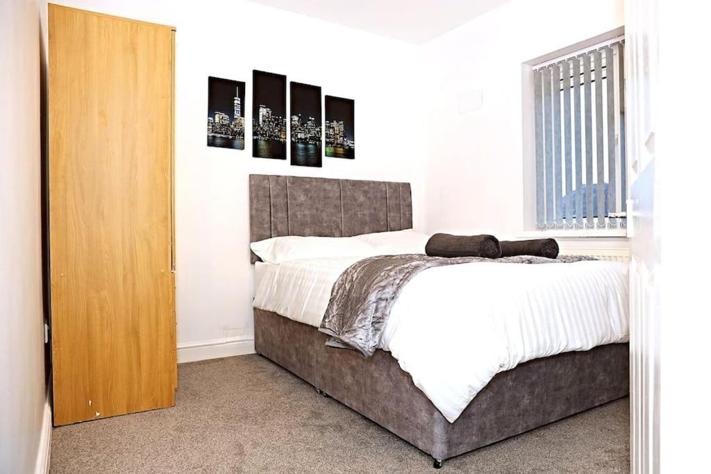 Cozy House Jlr Nec Airport Resortsworld Holiday home Birmingham