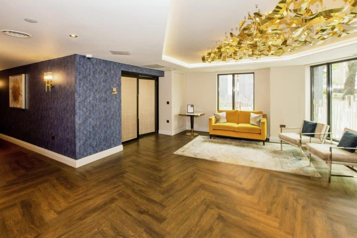 St Martin's Place - Centre Apartment