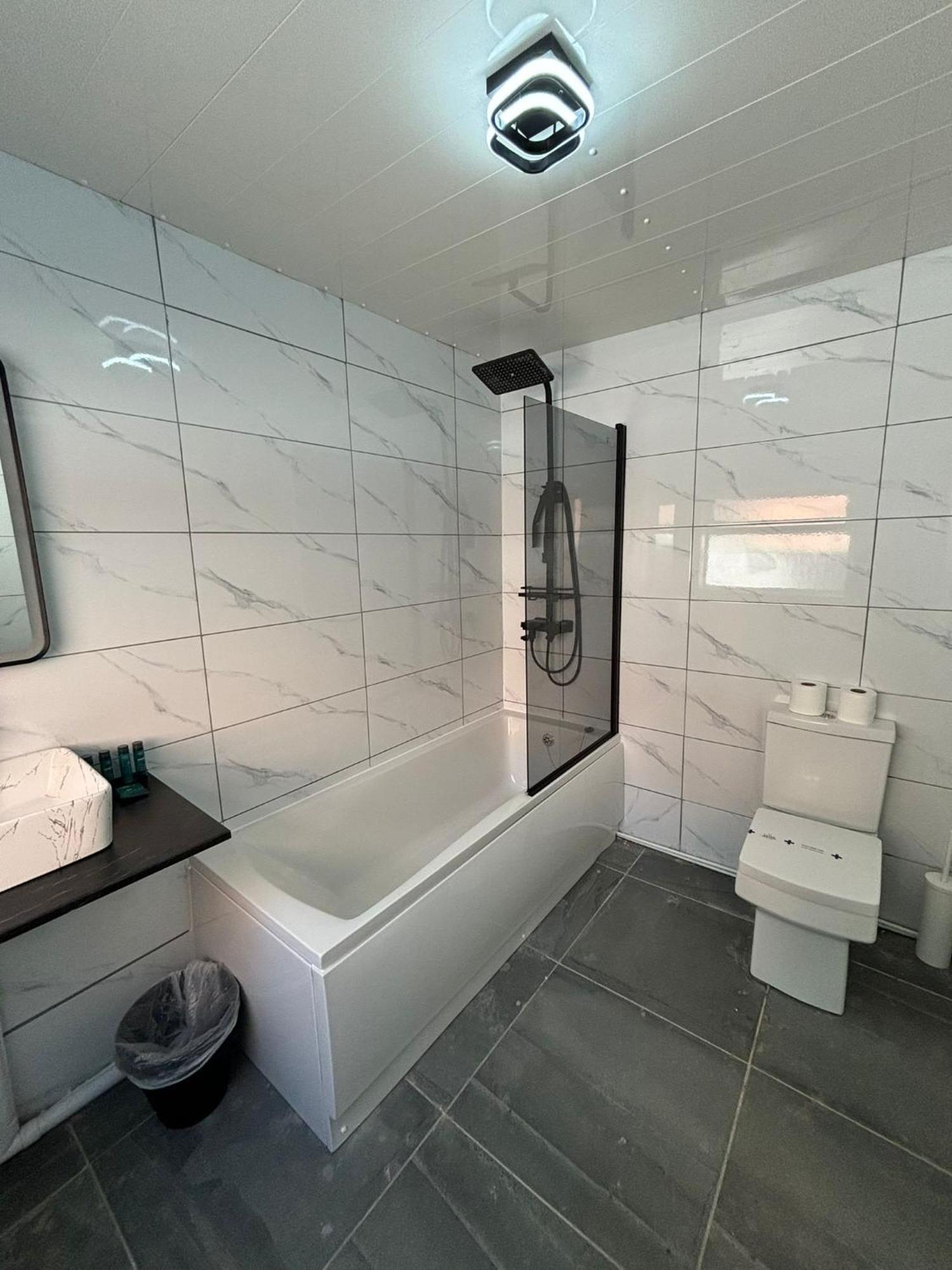 Holiday home Tudors Esuites Spacious 4 Bedroom House