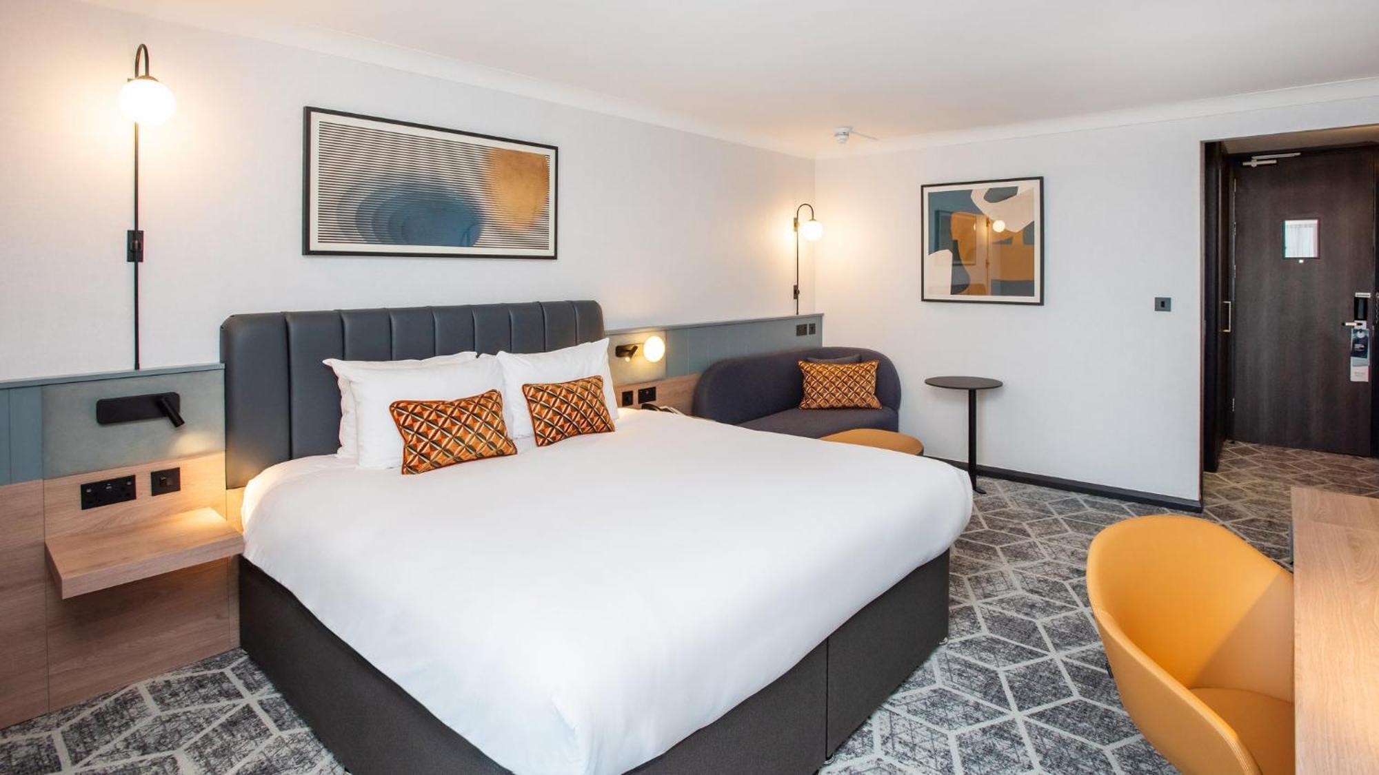 Crowne Plaza By Ihg 4*