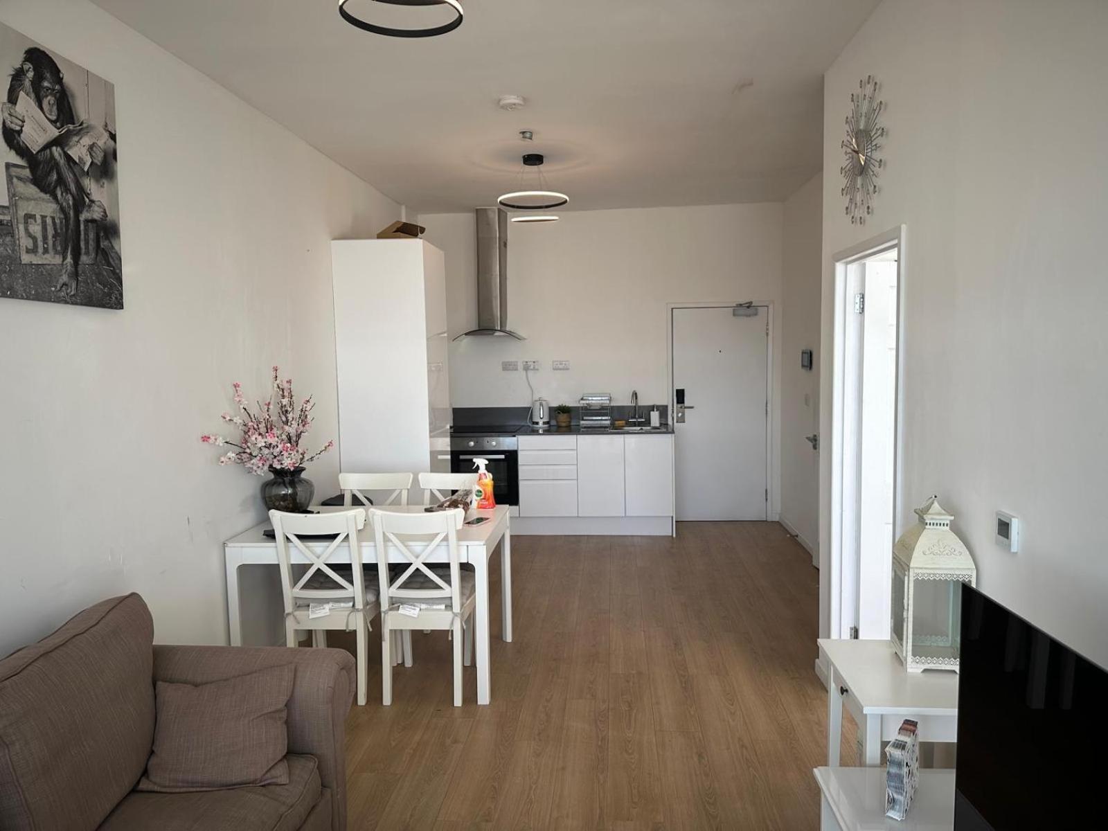 Apartment Flat 402 One Bedroom *